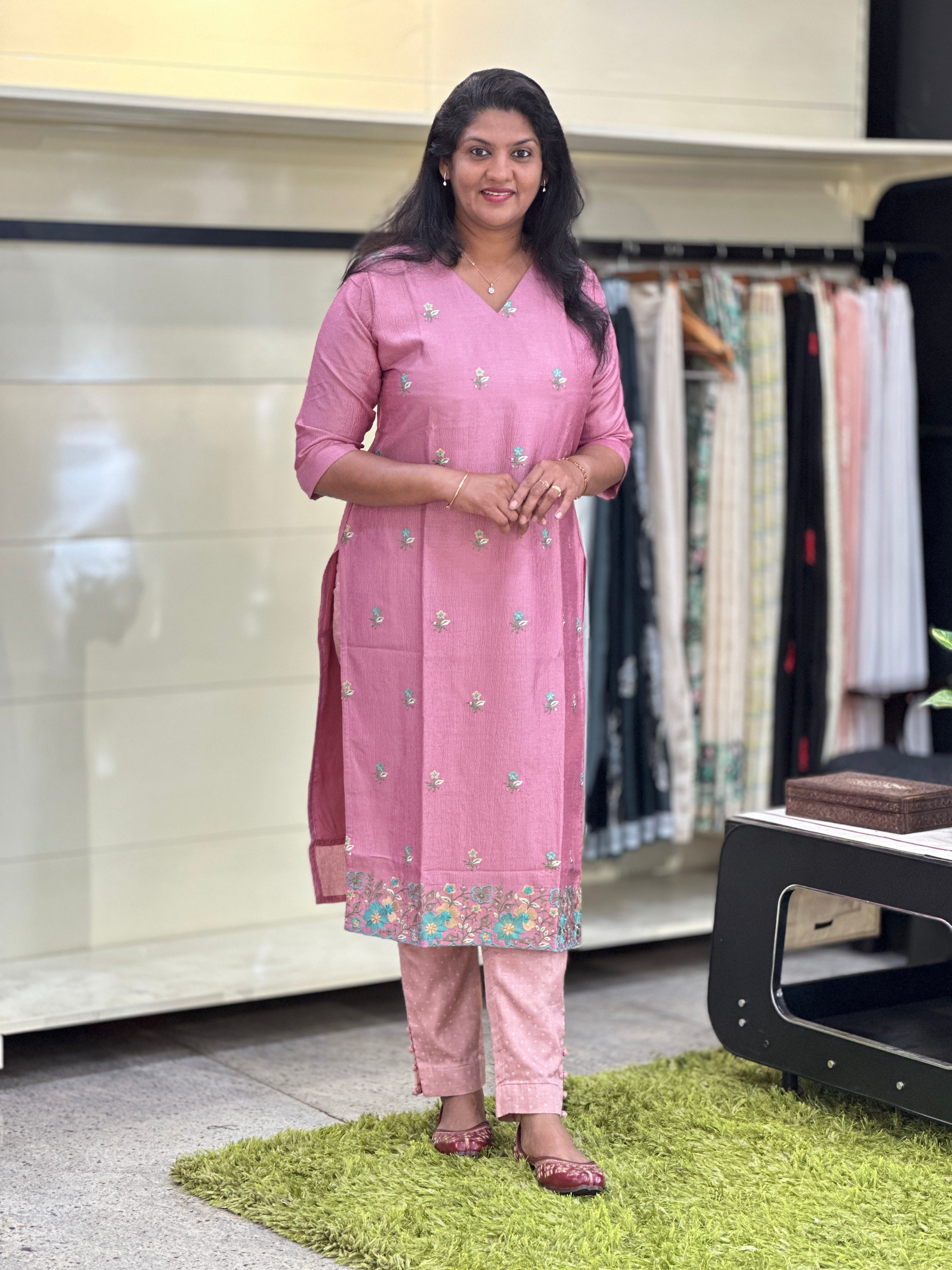 Floral Embroidery Detailed Crush Silk Kurta | VSI167