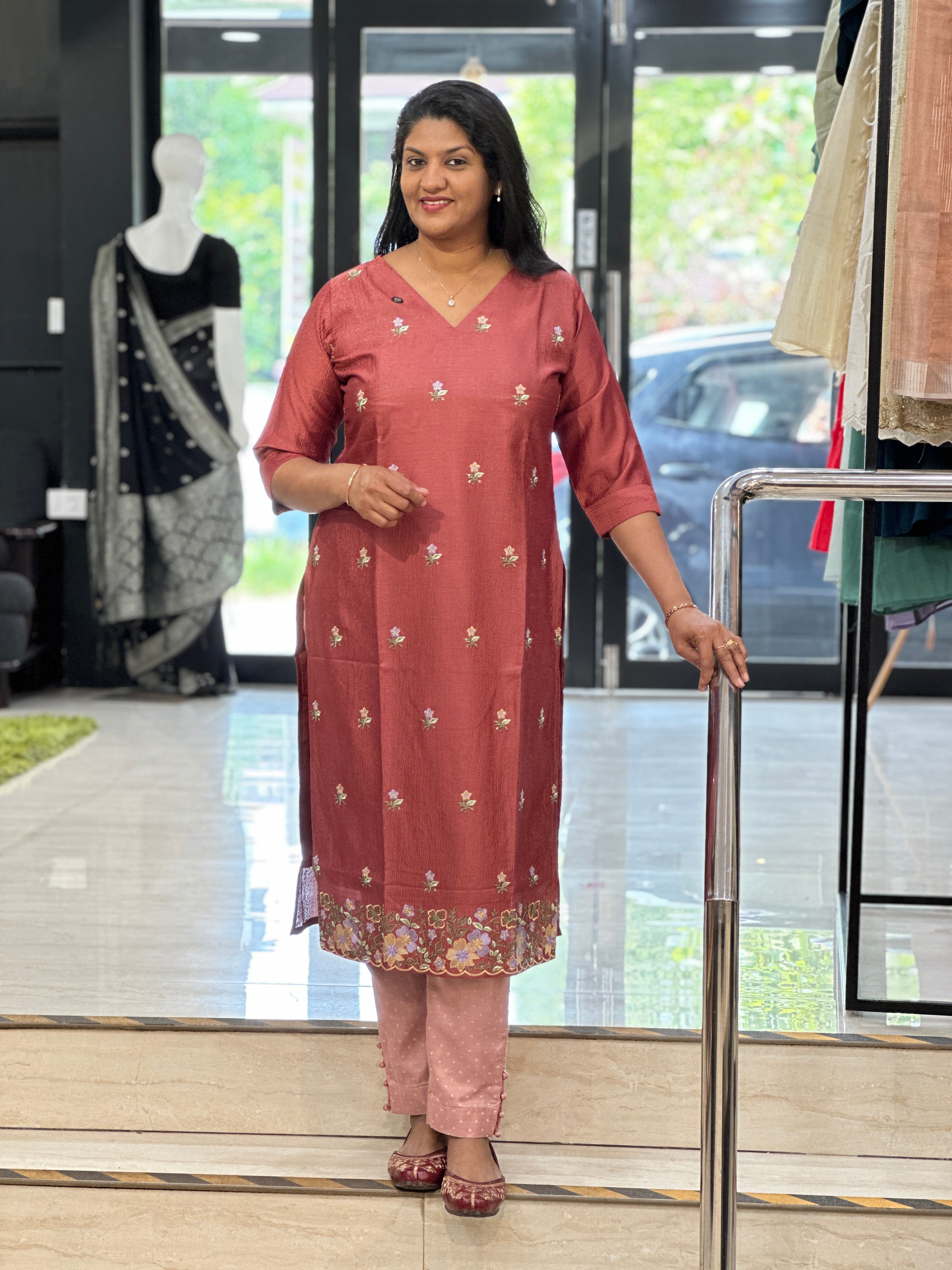 Floral Embroidery Detailed Crush Silk Kurta | VSI164