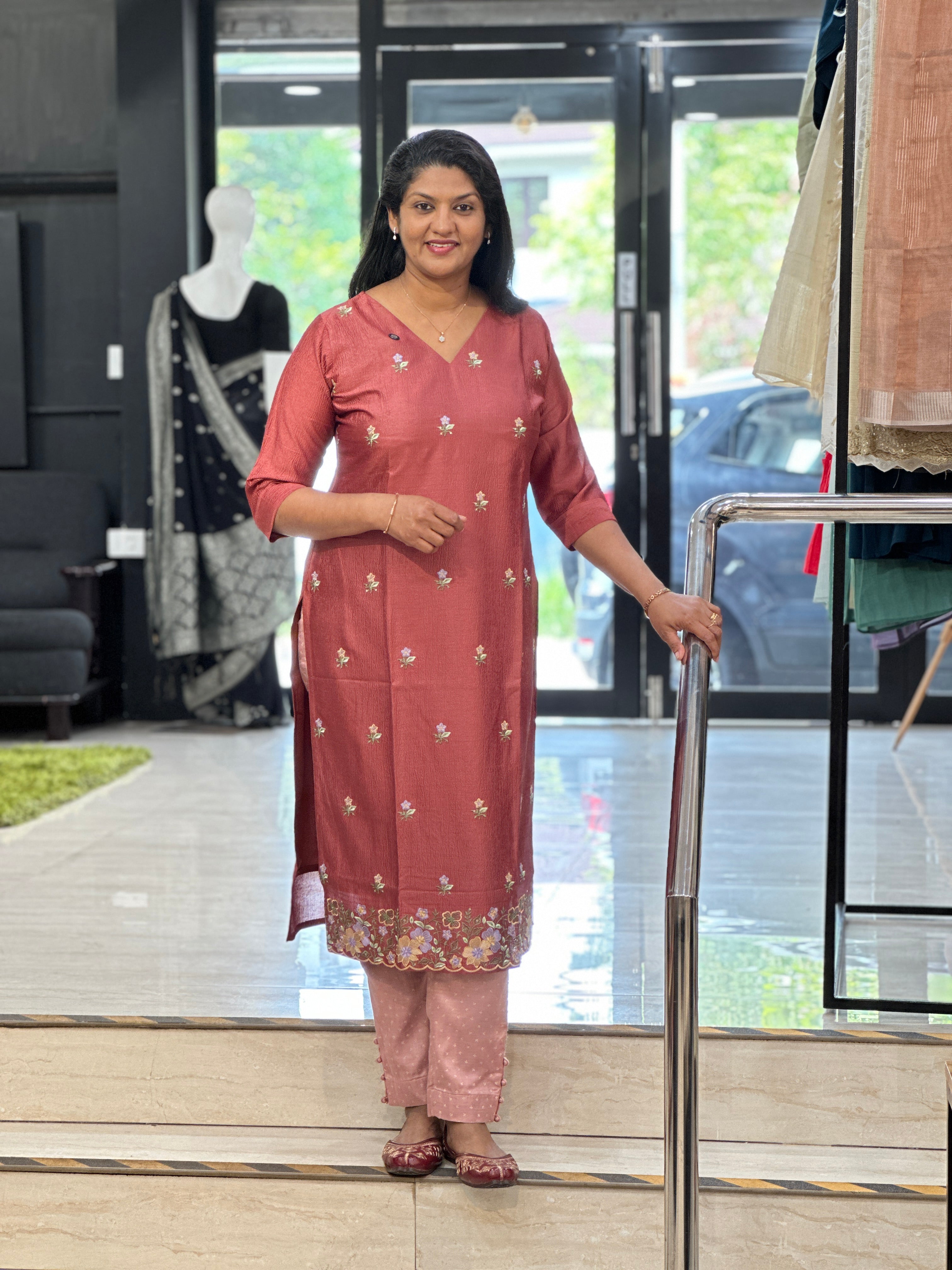 Floral Embroidery Detailed Crush Silk Kurta | VSI164