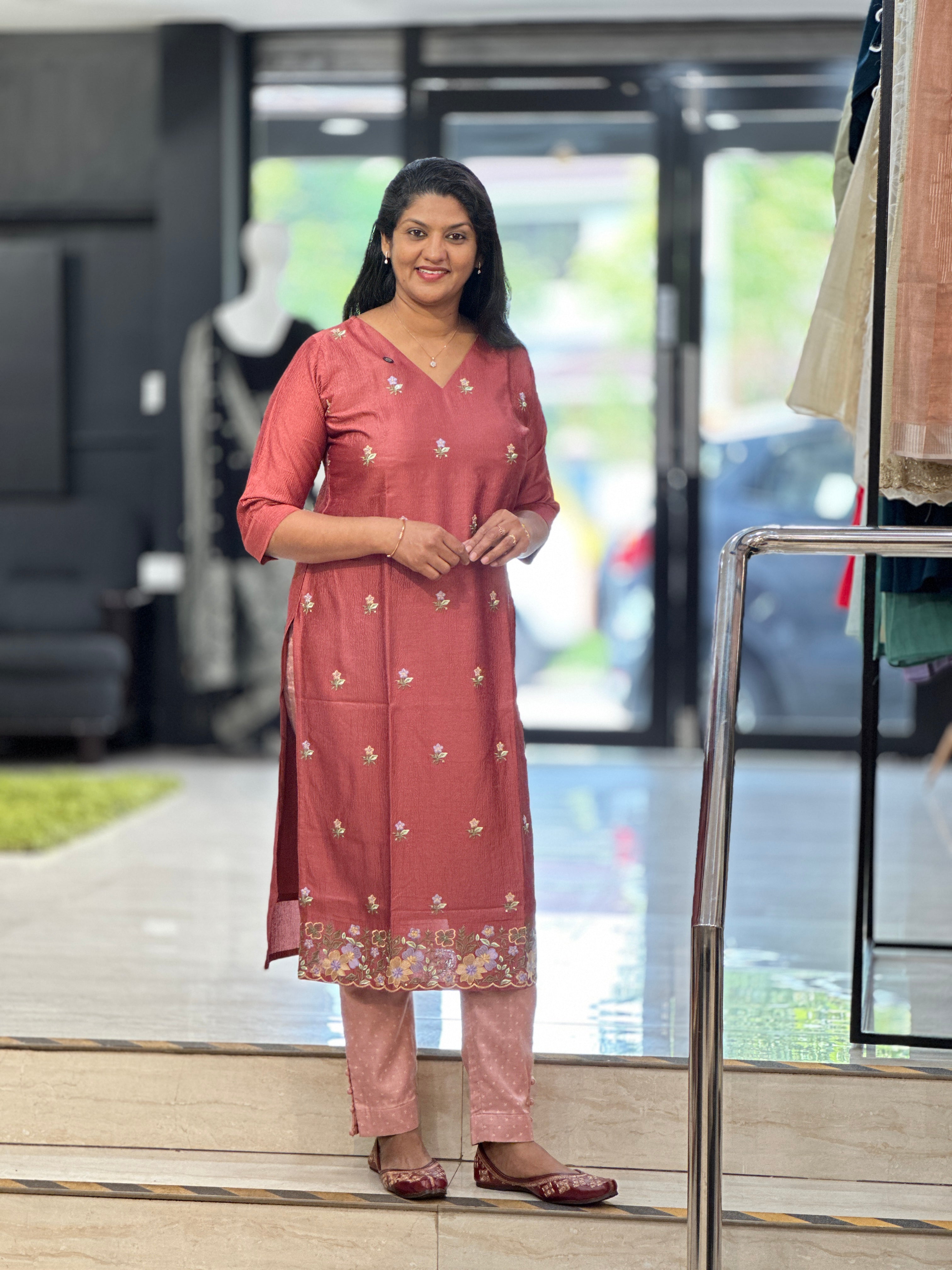 Floral Embroidery Detailed Crush Silk Kurta | VSI164