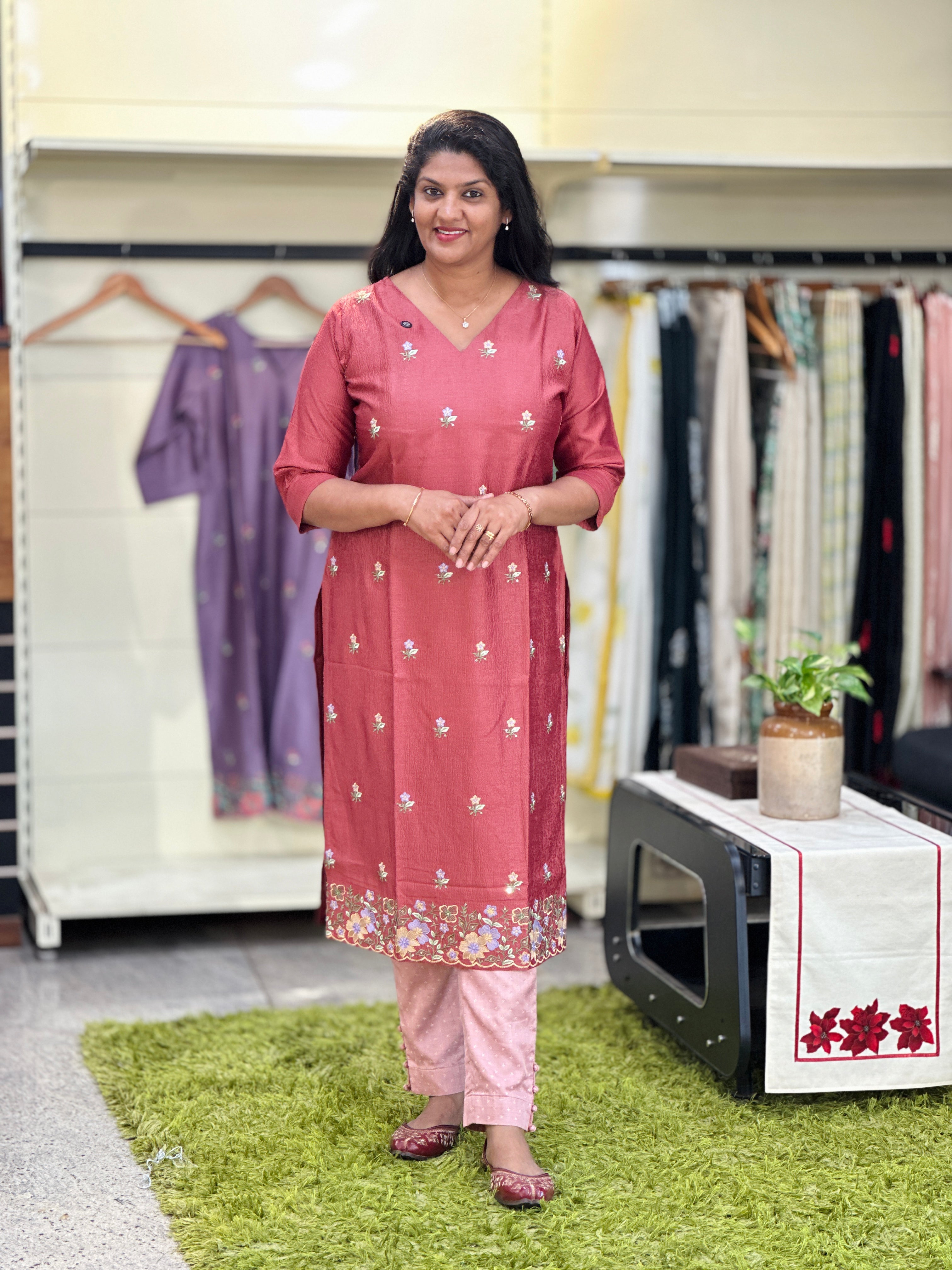 Floral Embroidery Detailed Crush Silk Kurta | VSI164