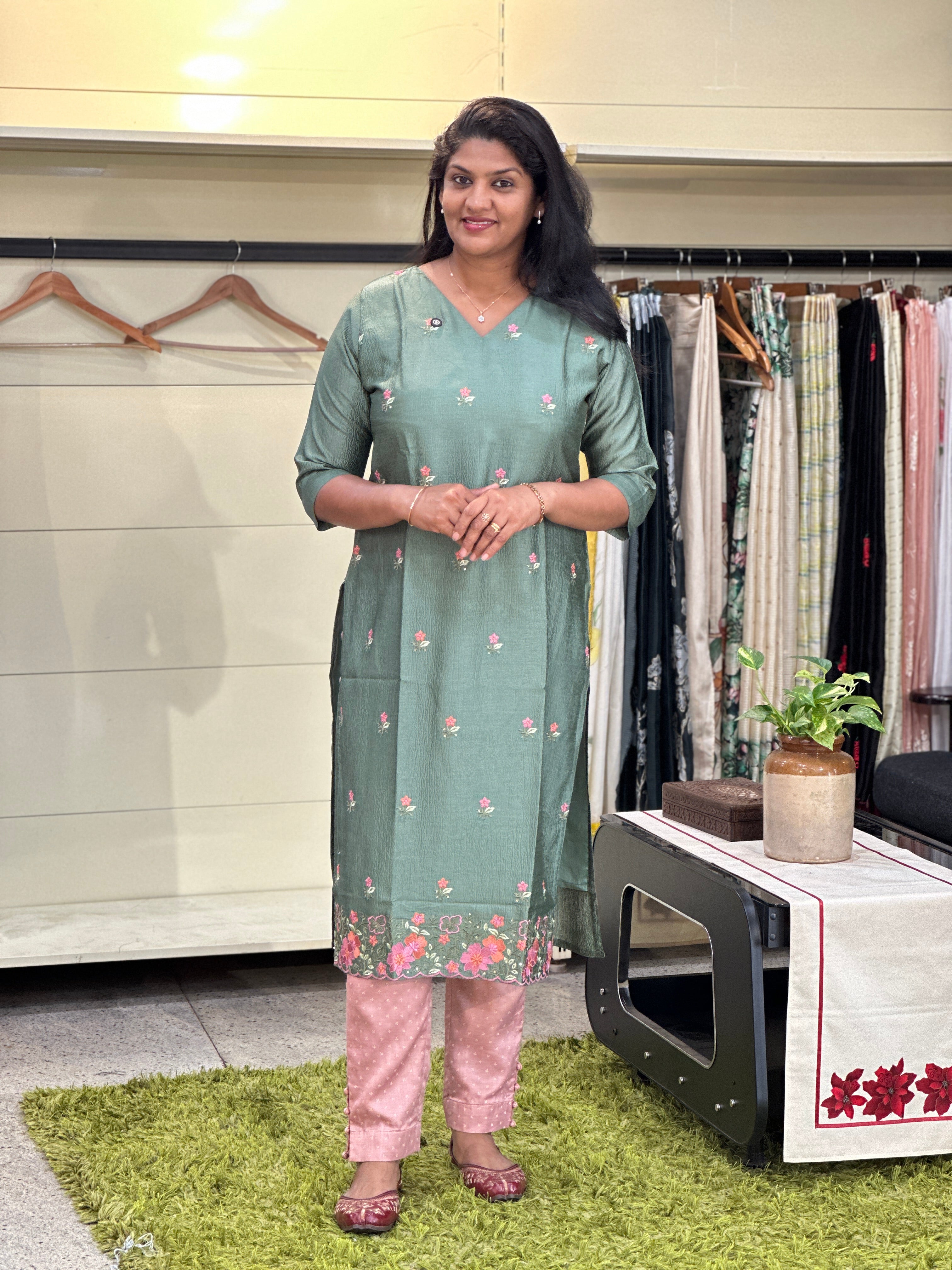 Floral Embroidery Detailed Crush Silk Kurta | VSI165
