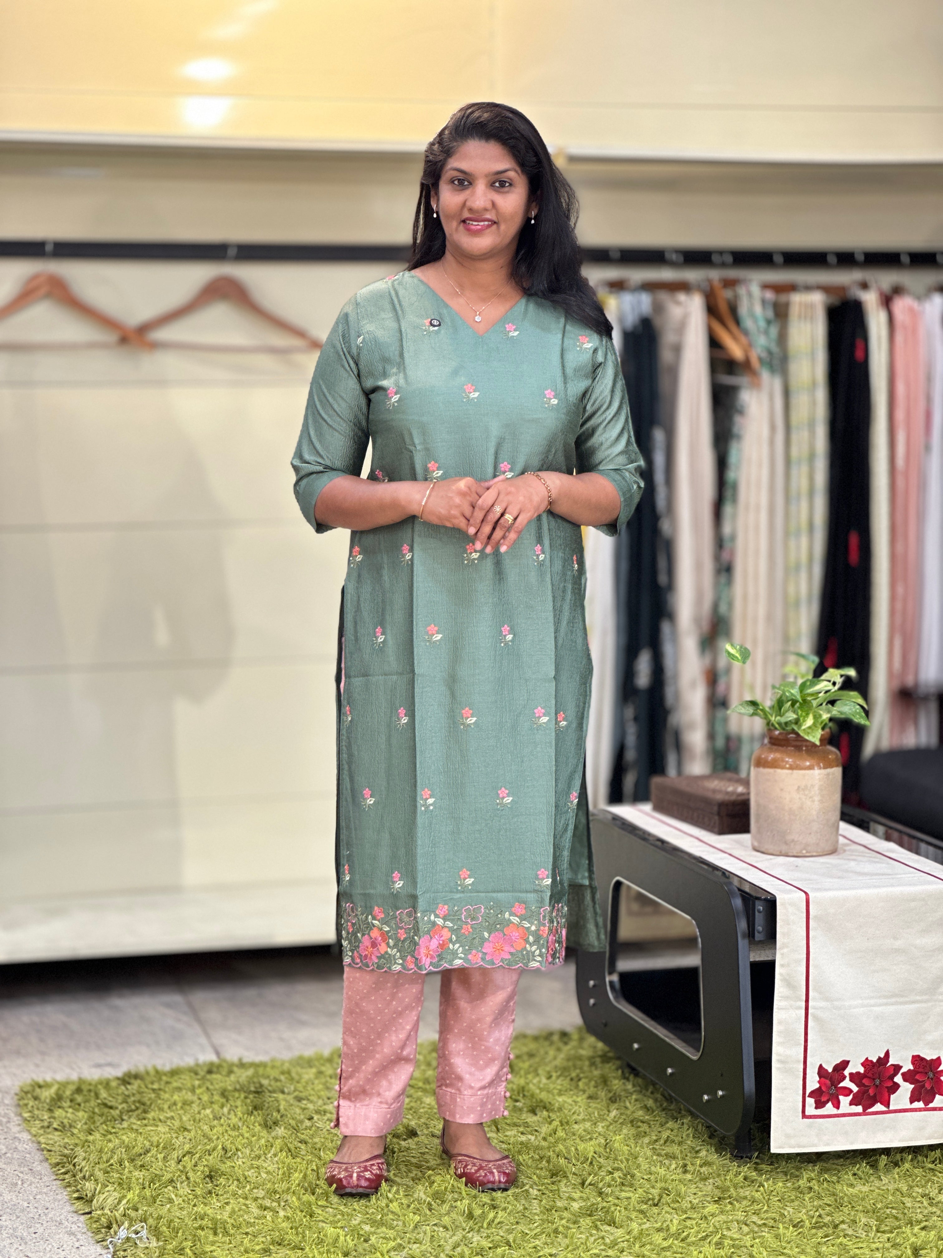 Floral Embroidery Detailed Crush Silk Kurta | VSI165