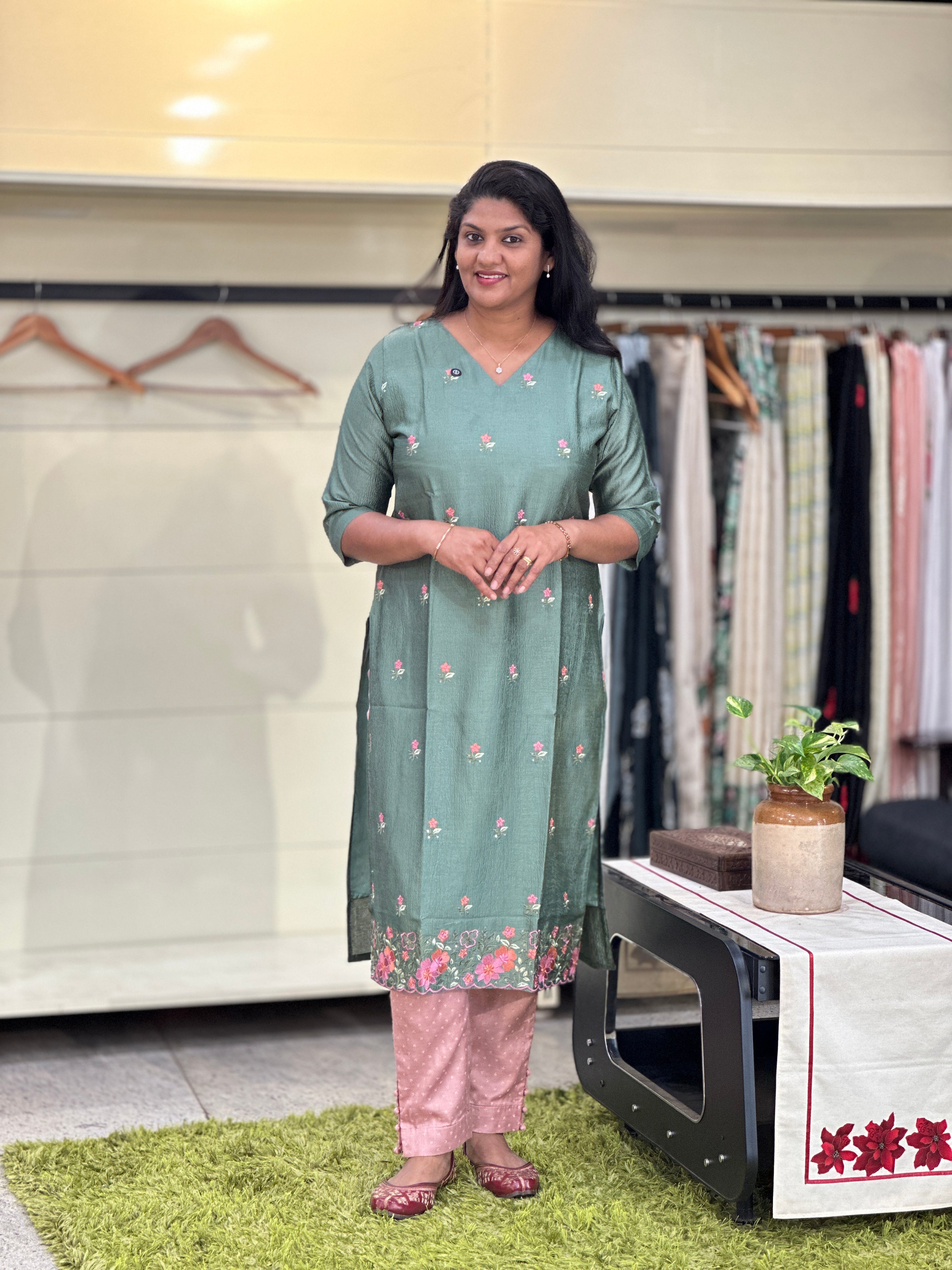 Floral Embroidery Detailed Crush Silk Kurta | VSI165