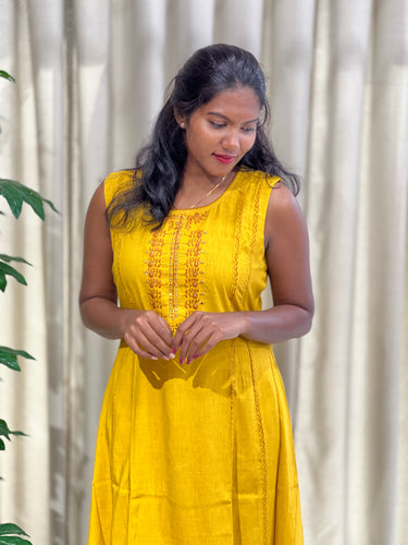 Machine Embroidery Detailed Cotton Kurta and Bottom | IB105
