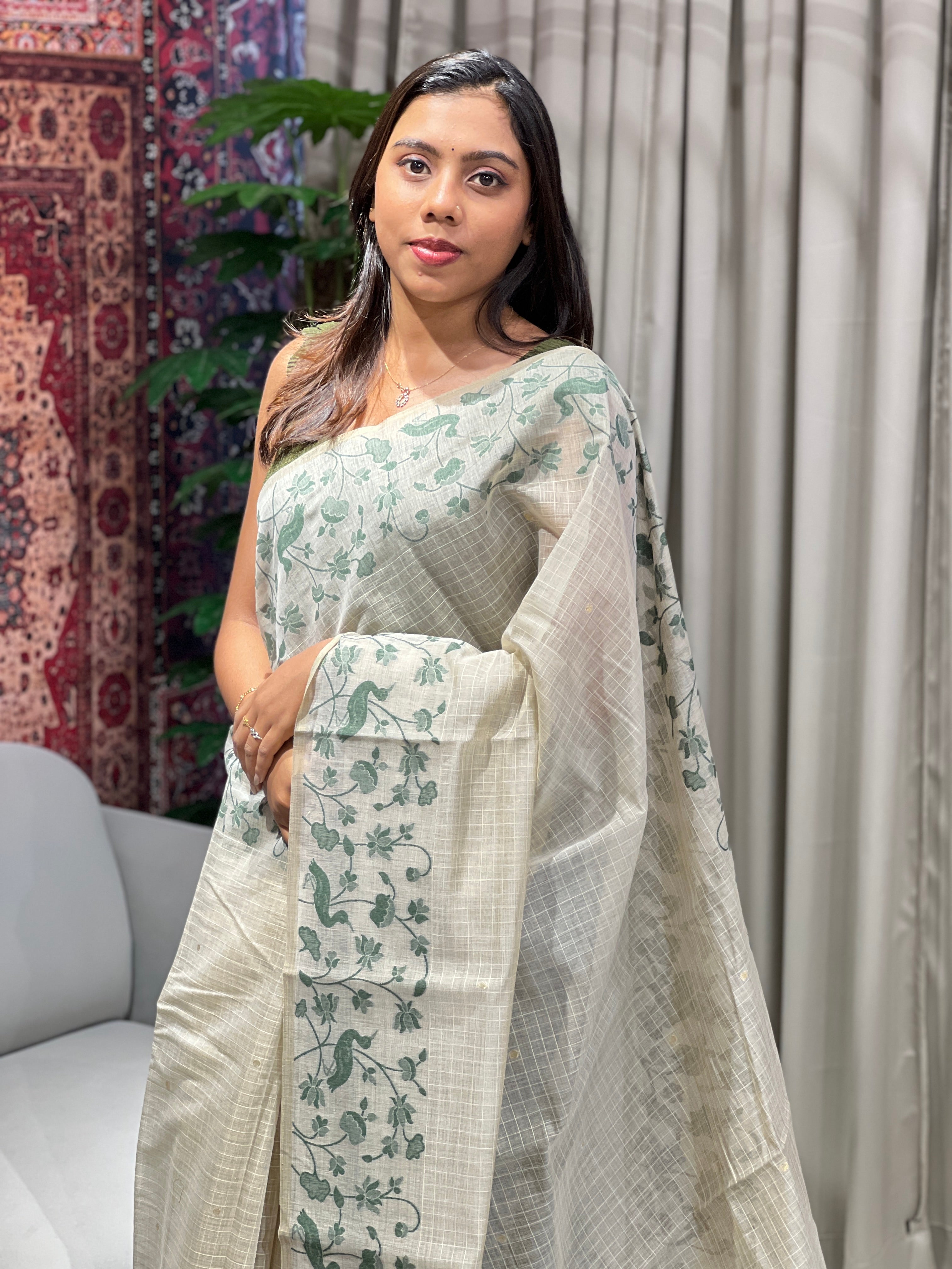 Floral And Bird Patterned Jamdani Saree | YNG849