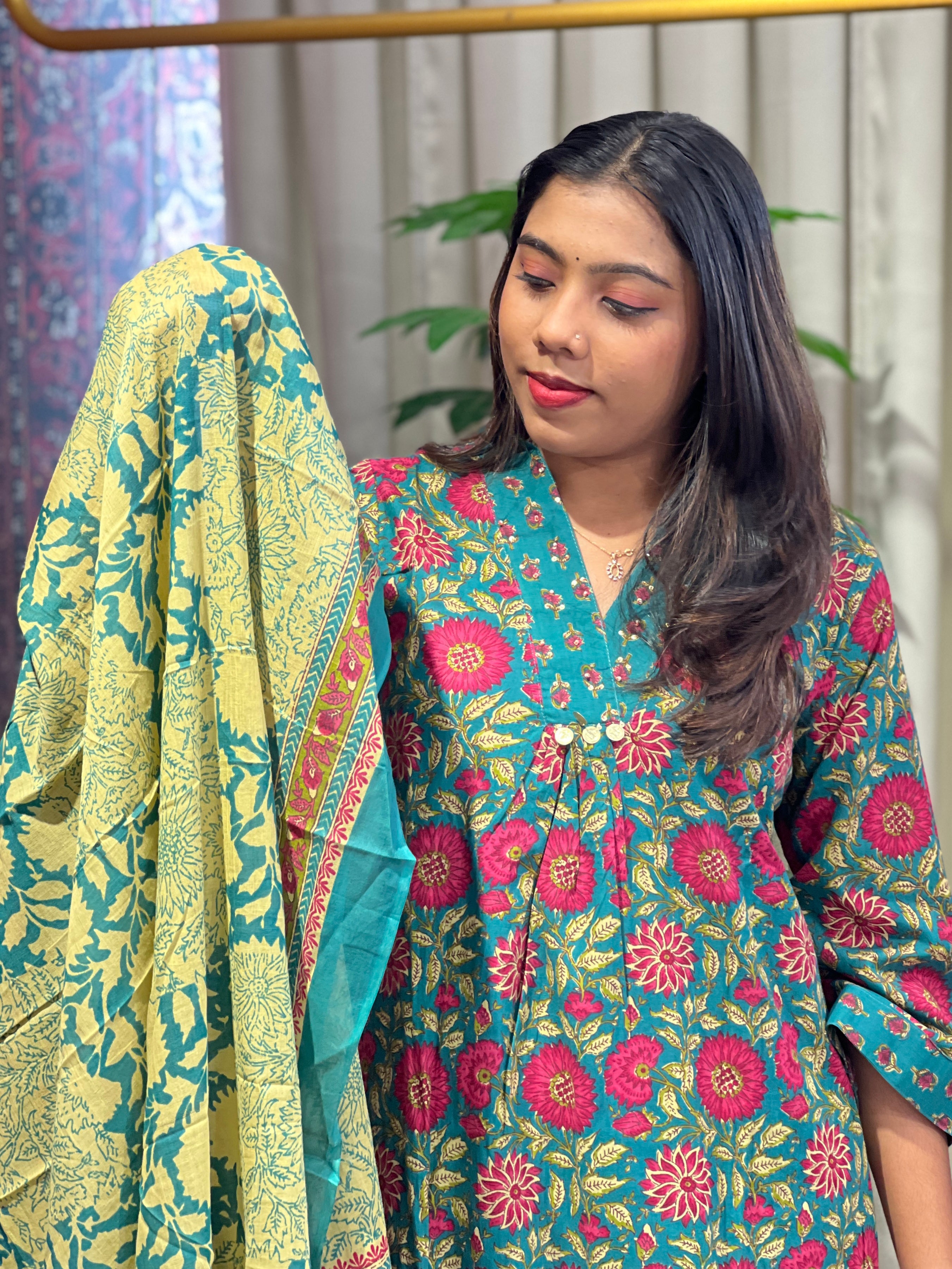 Floral Printed Pattern Cotton Kurta Set | OMF185