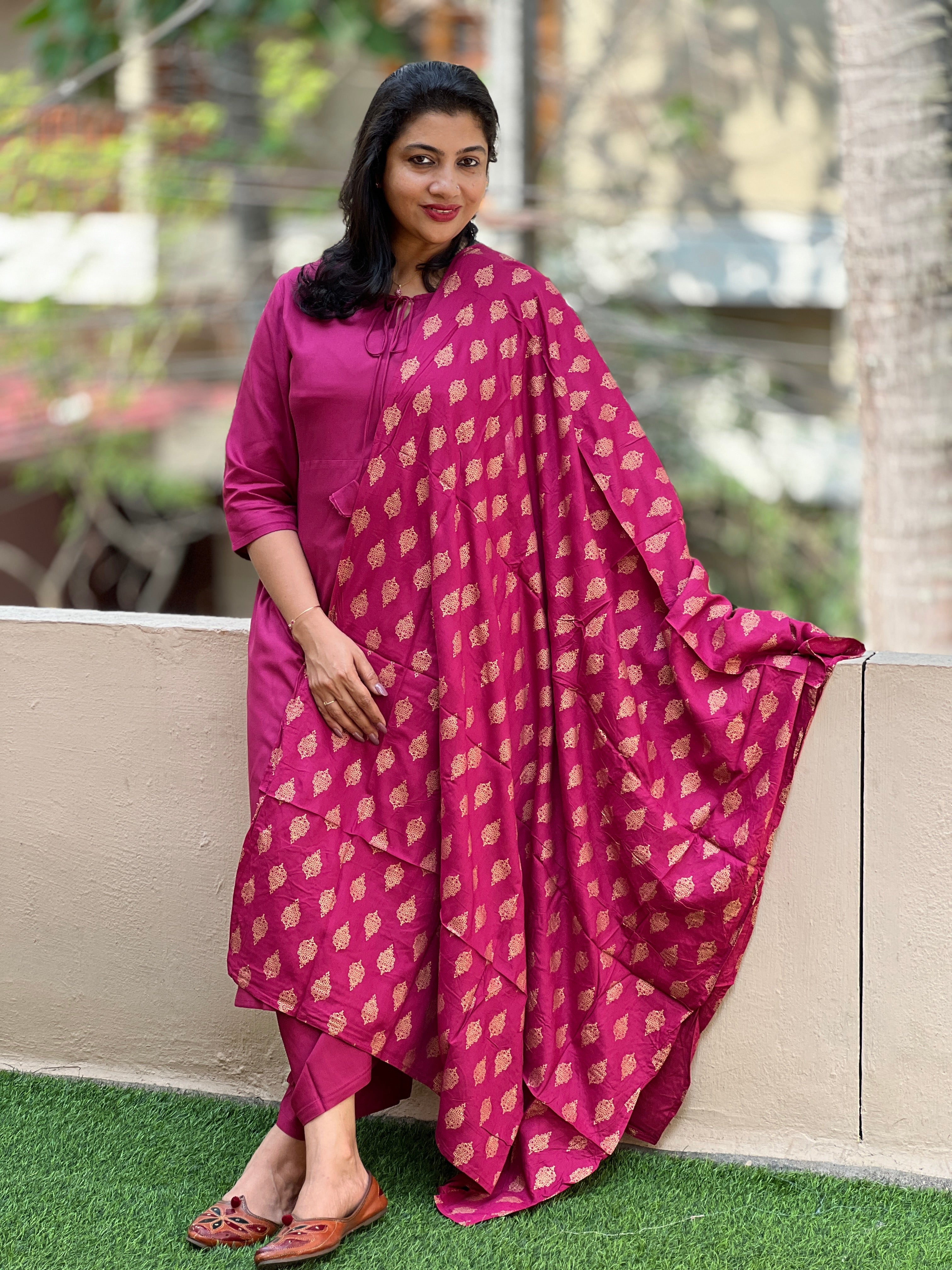 Round Neck Tie-Up Pattern Kurta Set | YFT149