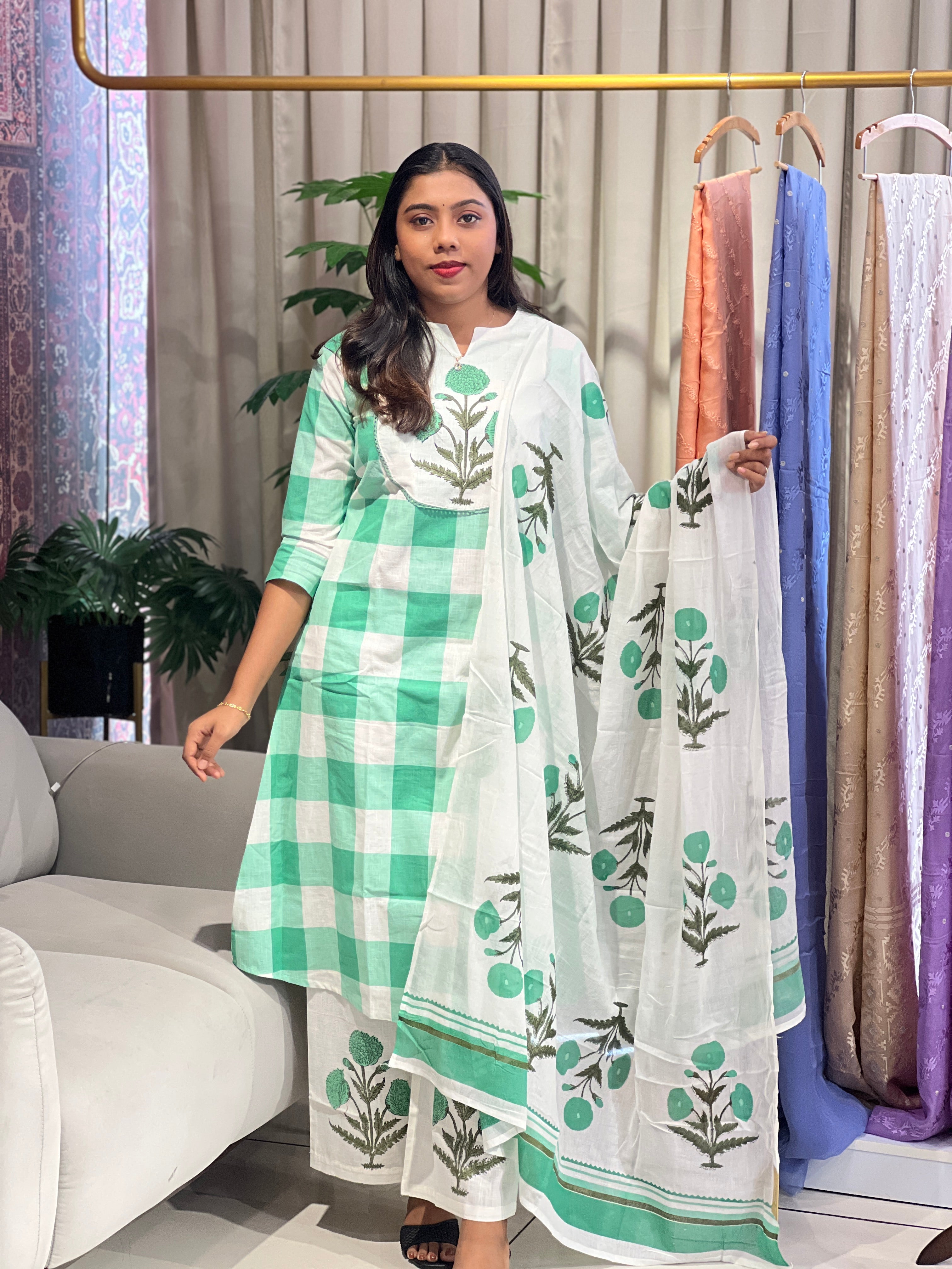Floral Printed Pattern Linen Cotton Kurta Set | OMF184
