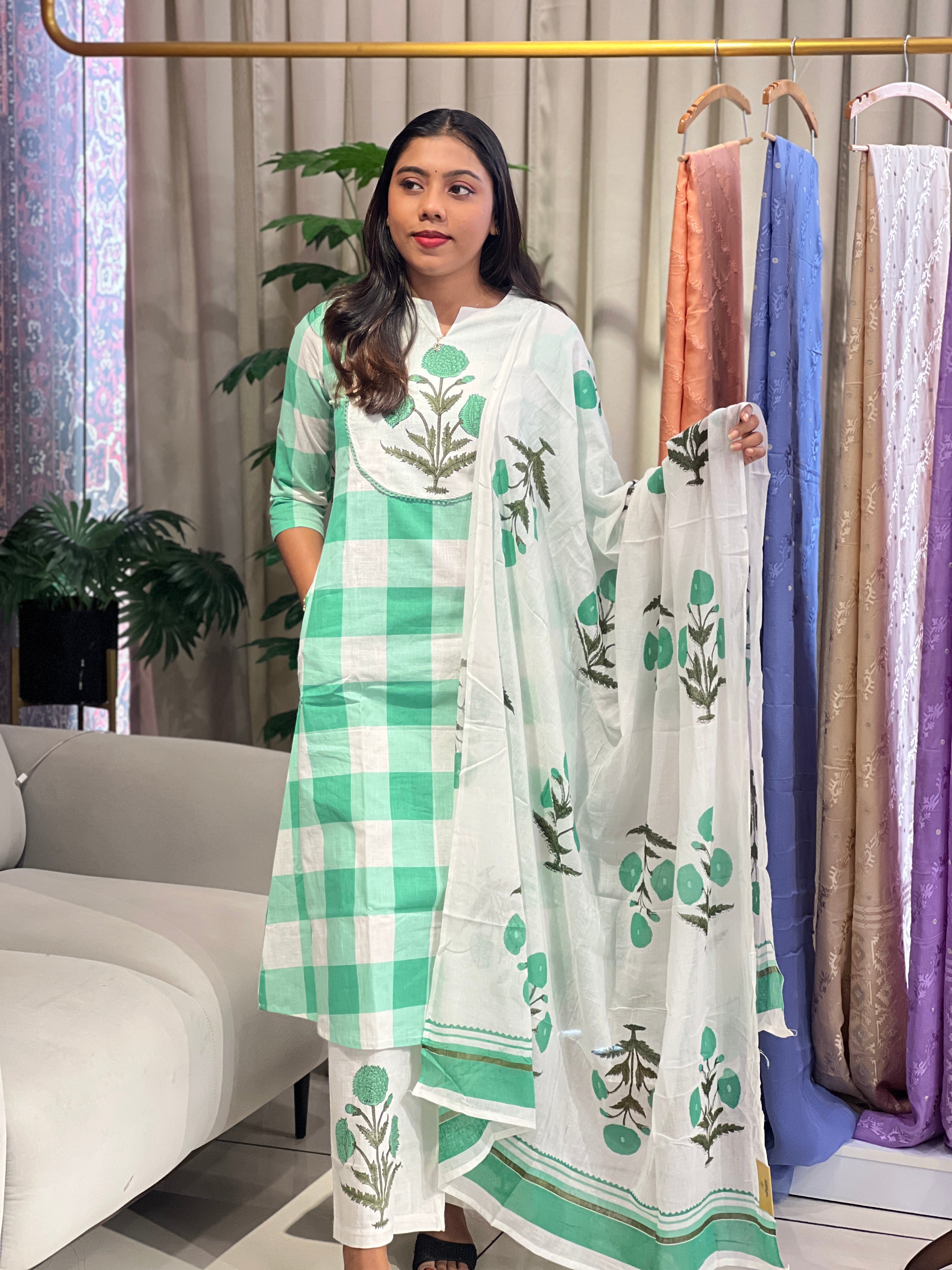 Floral Printed Pattern Linen Cotton Kurta Set | OMF184