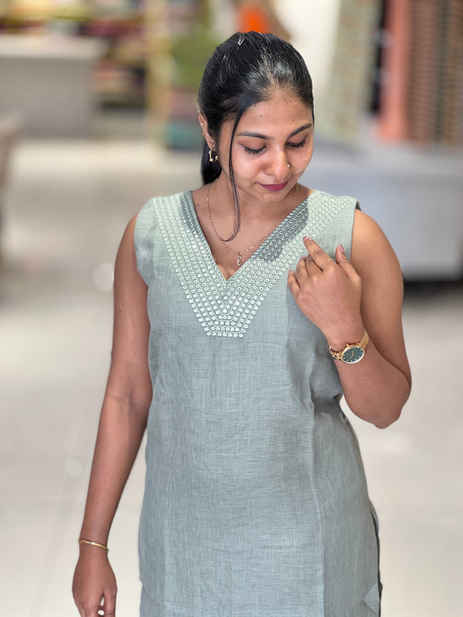 Slitted Patterned Linen Finish Kurta | NAI108