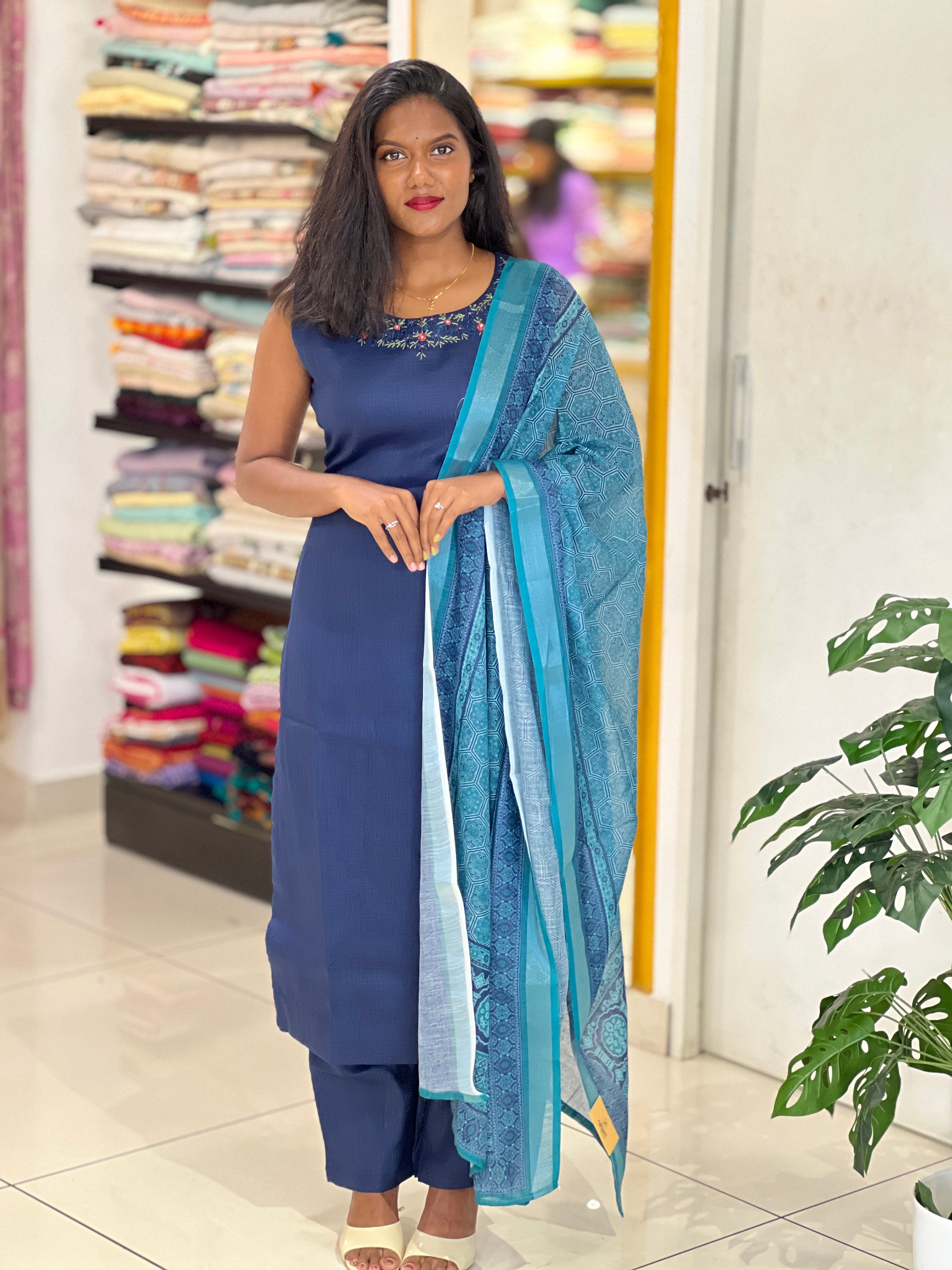 Hand Embroidery Detailed Linen Finish Kurta Set | NAI146