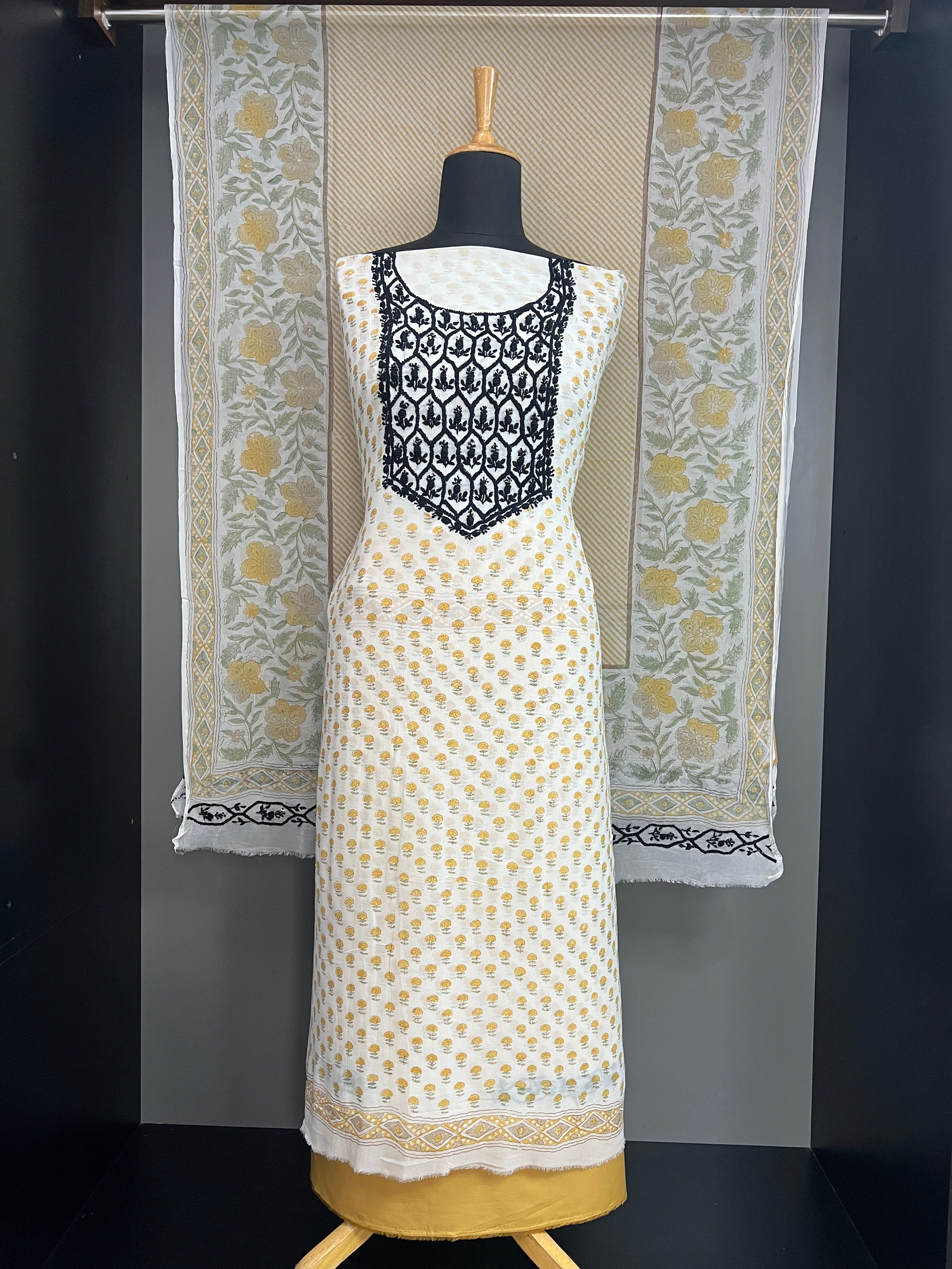 Embroidery Detailed Printed Georgette Salwar Set | HE262