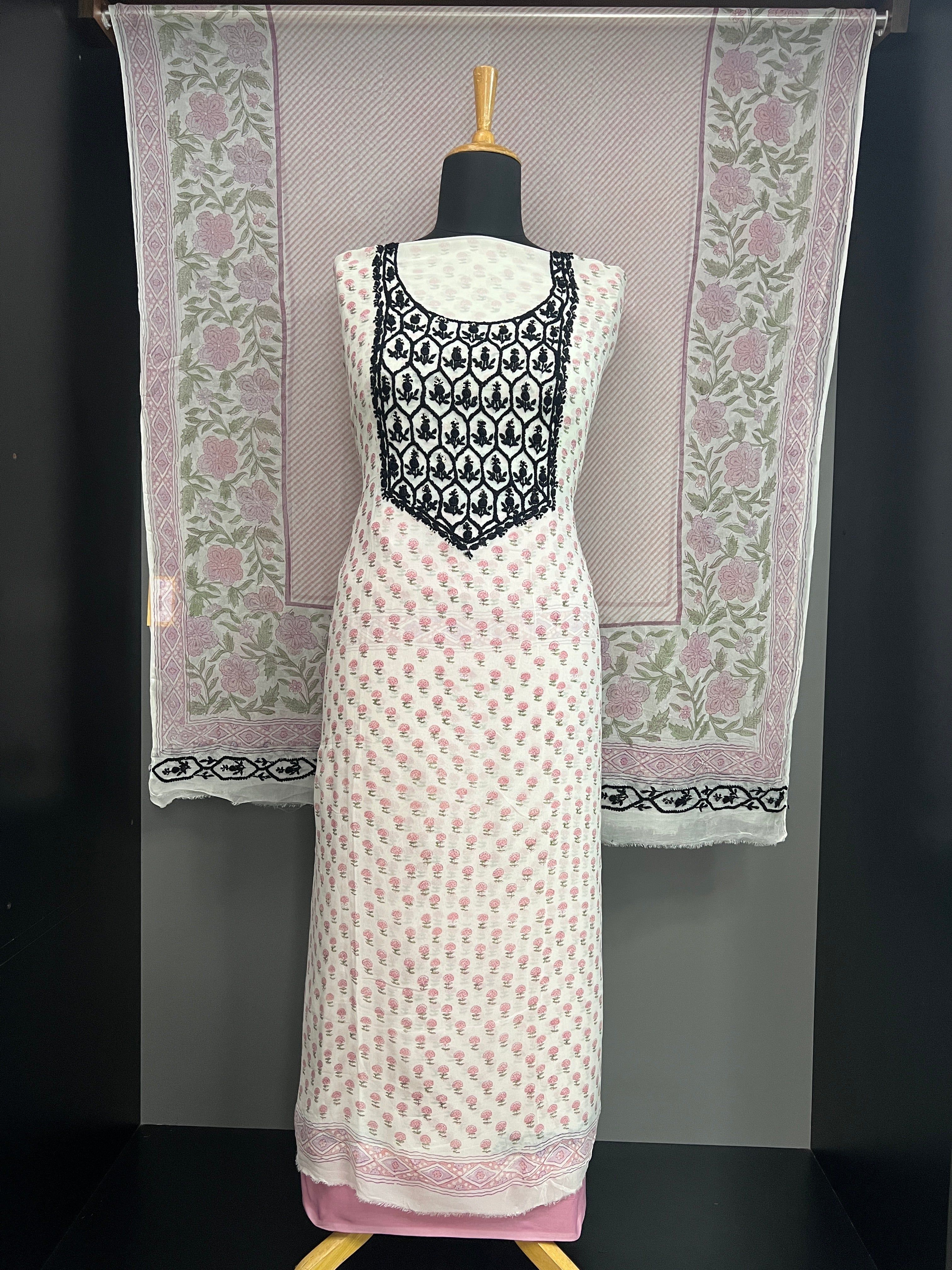 Embroidery Detailed Printed Georgette Salwar Set | HE264