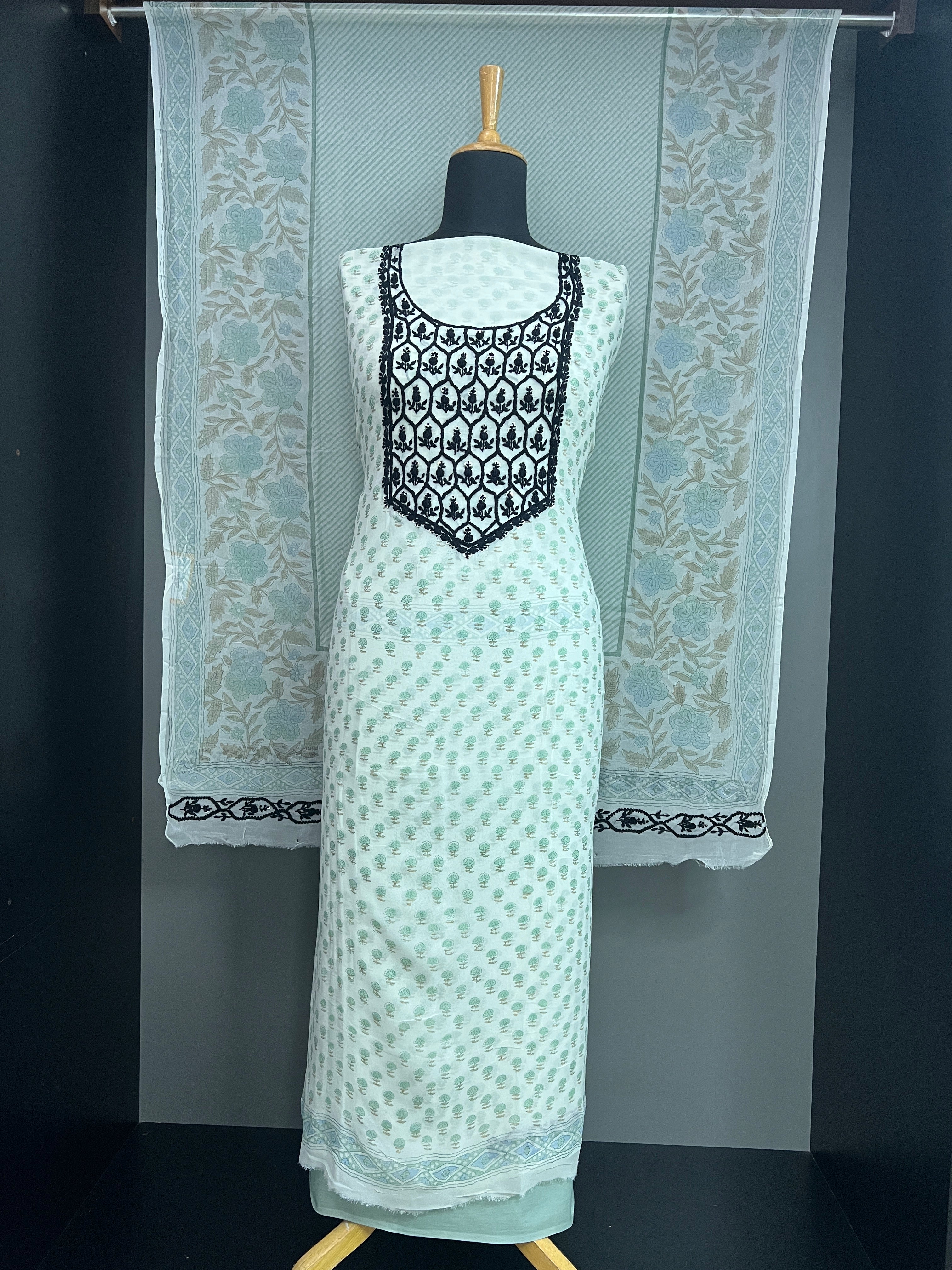 Embroidery Detailed Printed Georgette Salwar Set | HE263