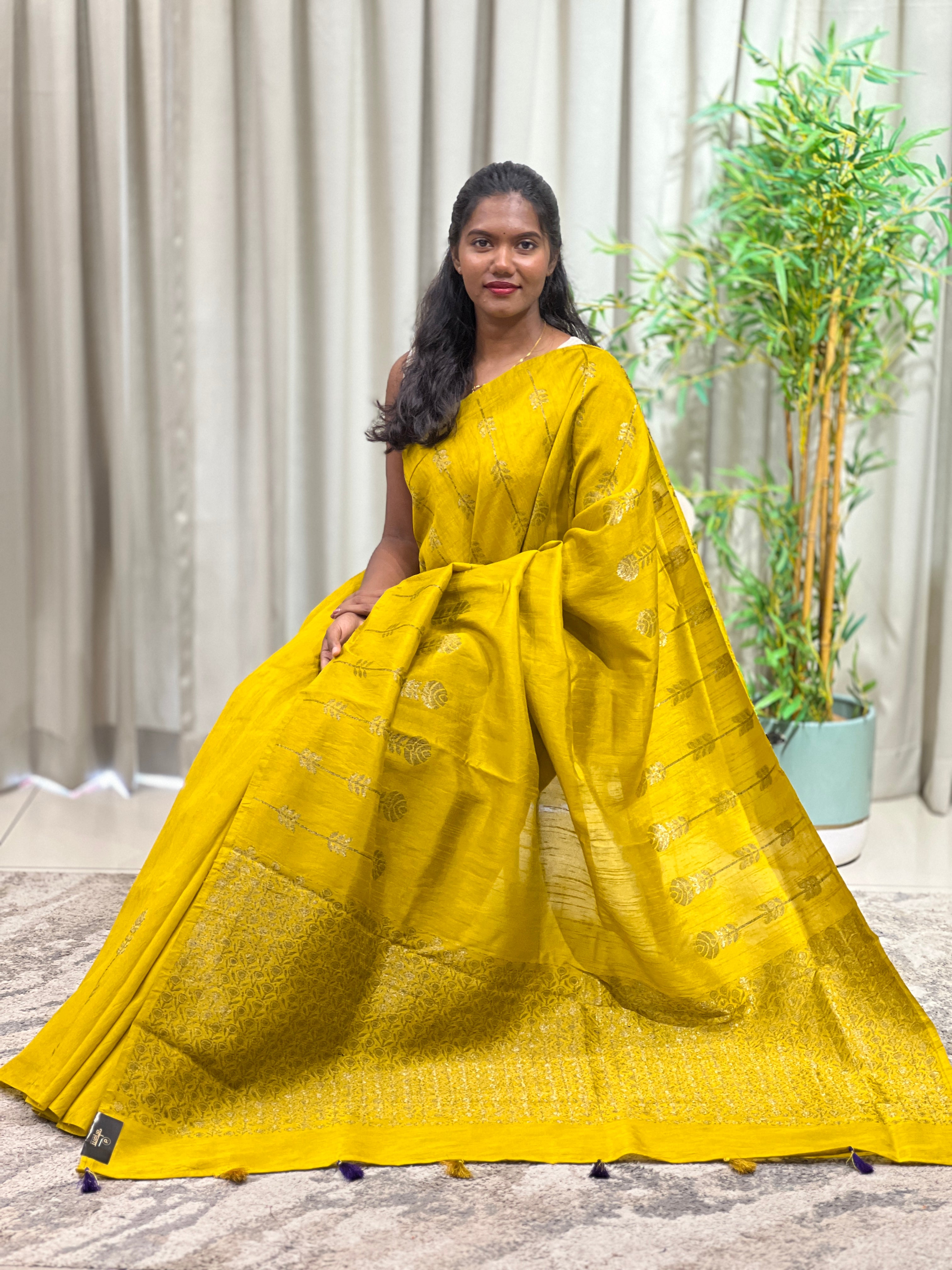 Floral Pattern Semi Jute Saree | YNG1678