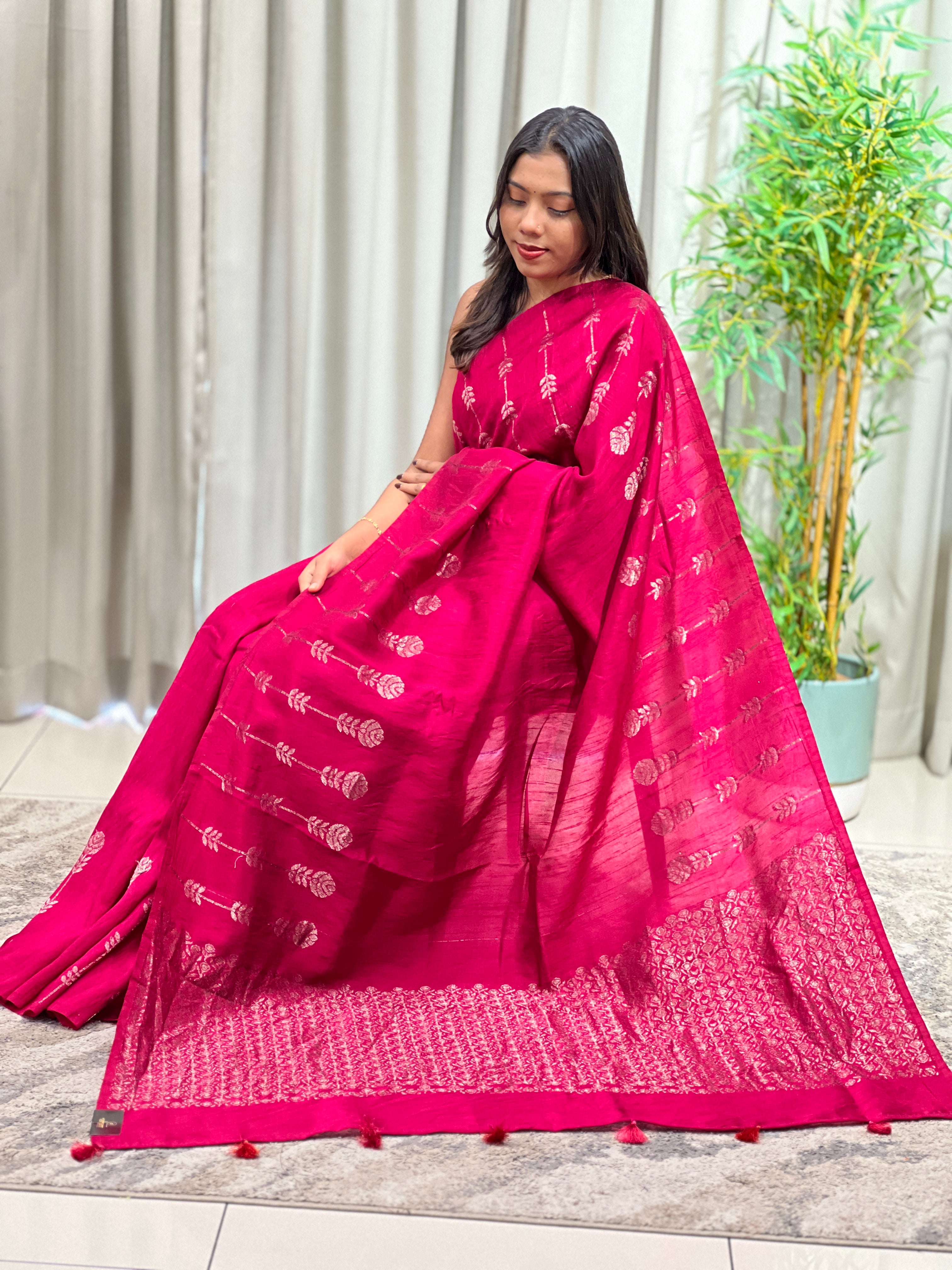 Floral Pattern Semi Jute Saree | YNG1680