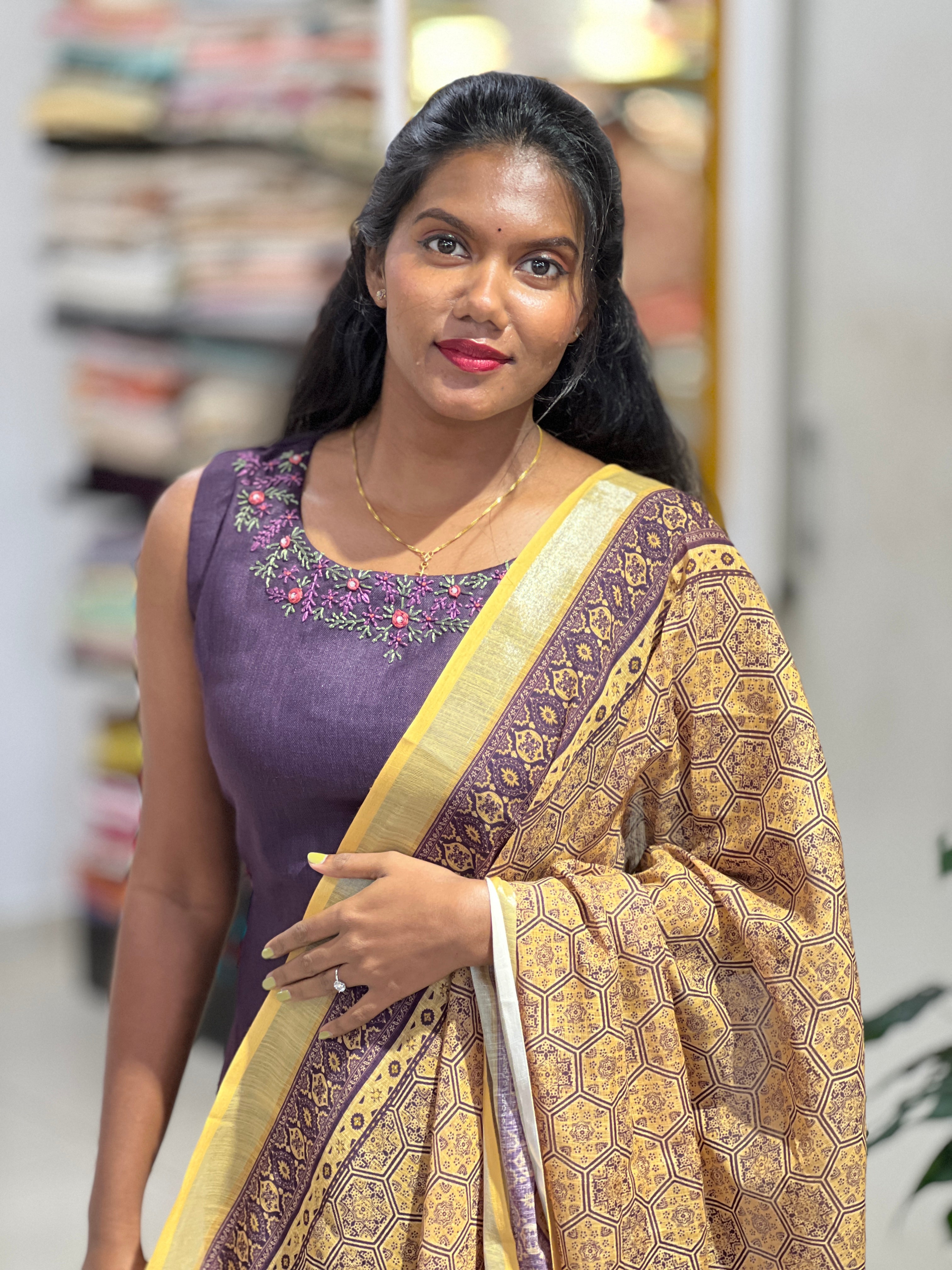 Hand Embroidery Detailed Linen Finish Kurta Set | NAI145