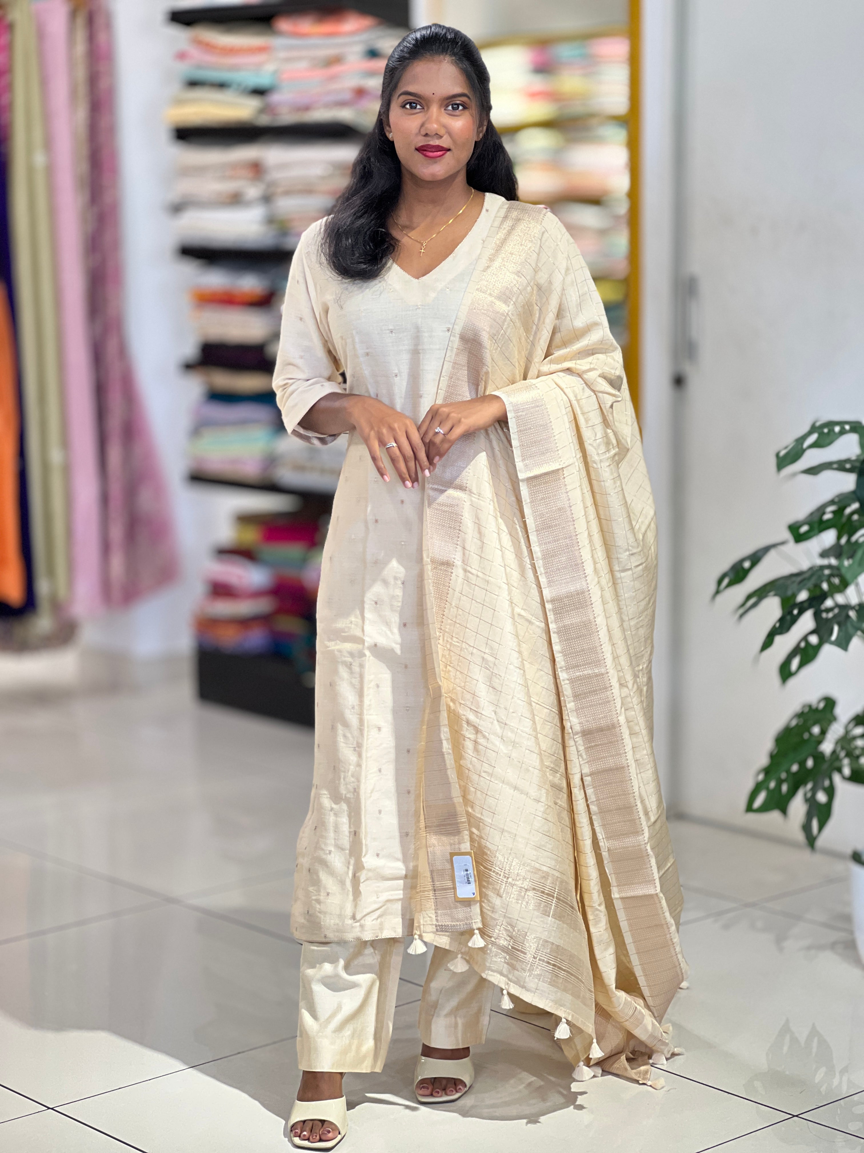 Banarasi Butta Detailed Chanderi Finish Kurta Set | YNG1152