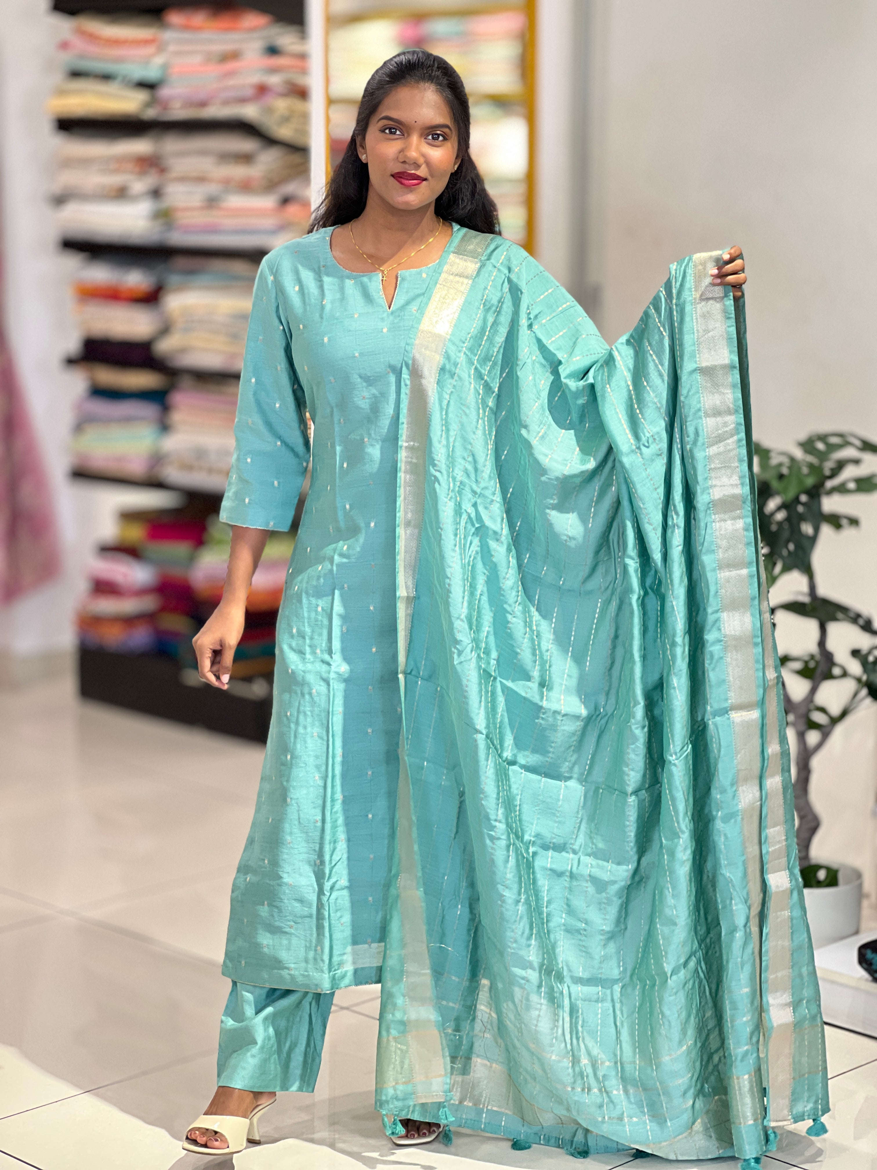 Banarasi Butta Detailed Chanderi Finish Kurta Set | YNG1156