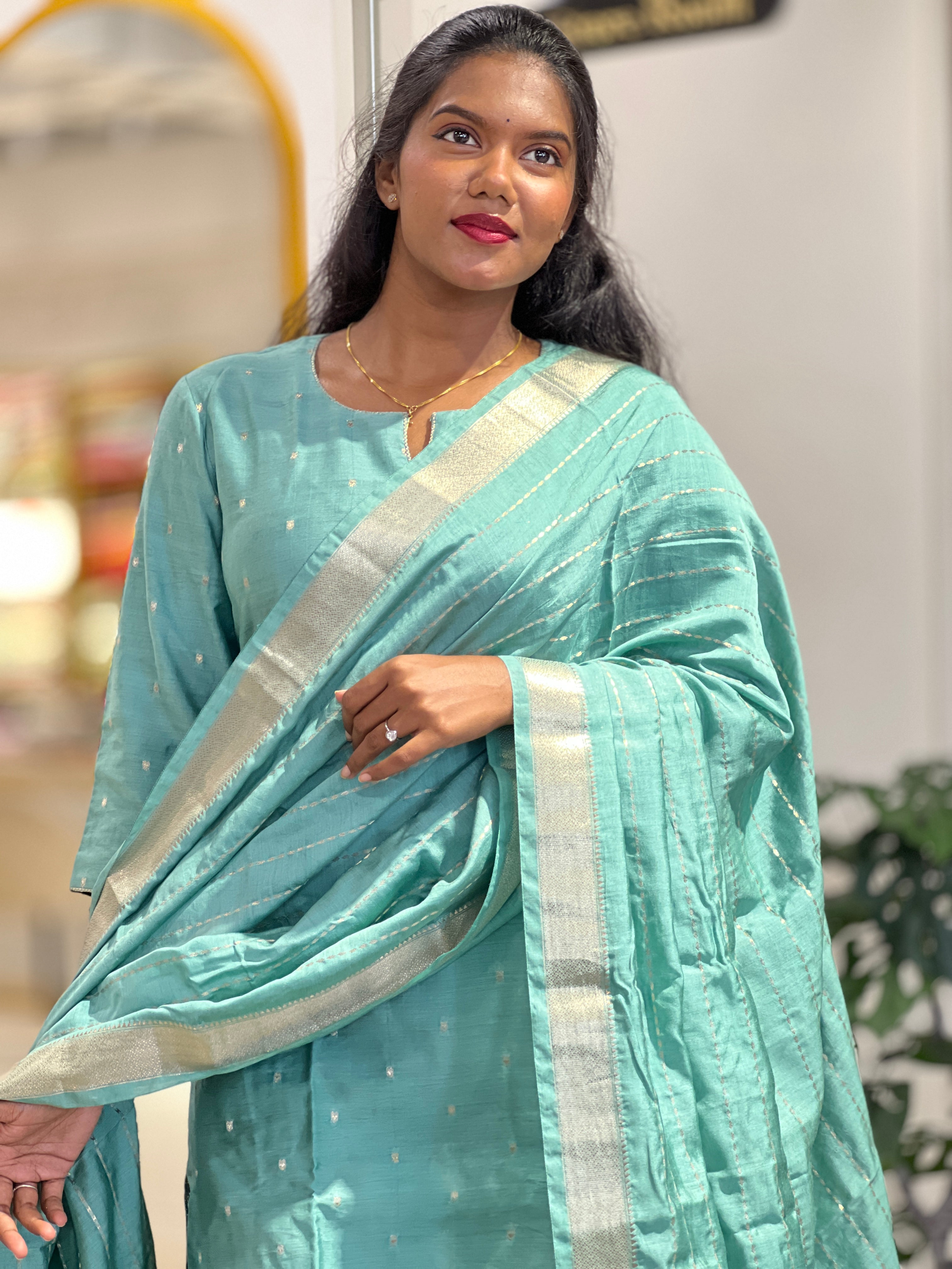 Banarasi Butta Detailed Chanderi Finish Kurta Set | YNG1156