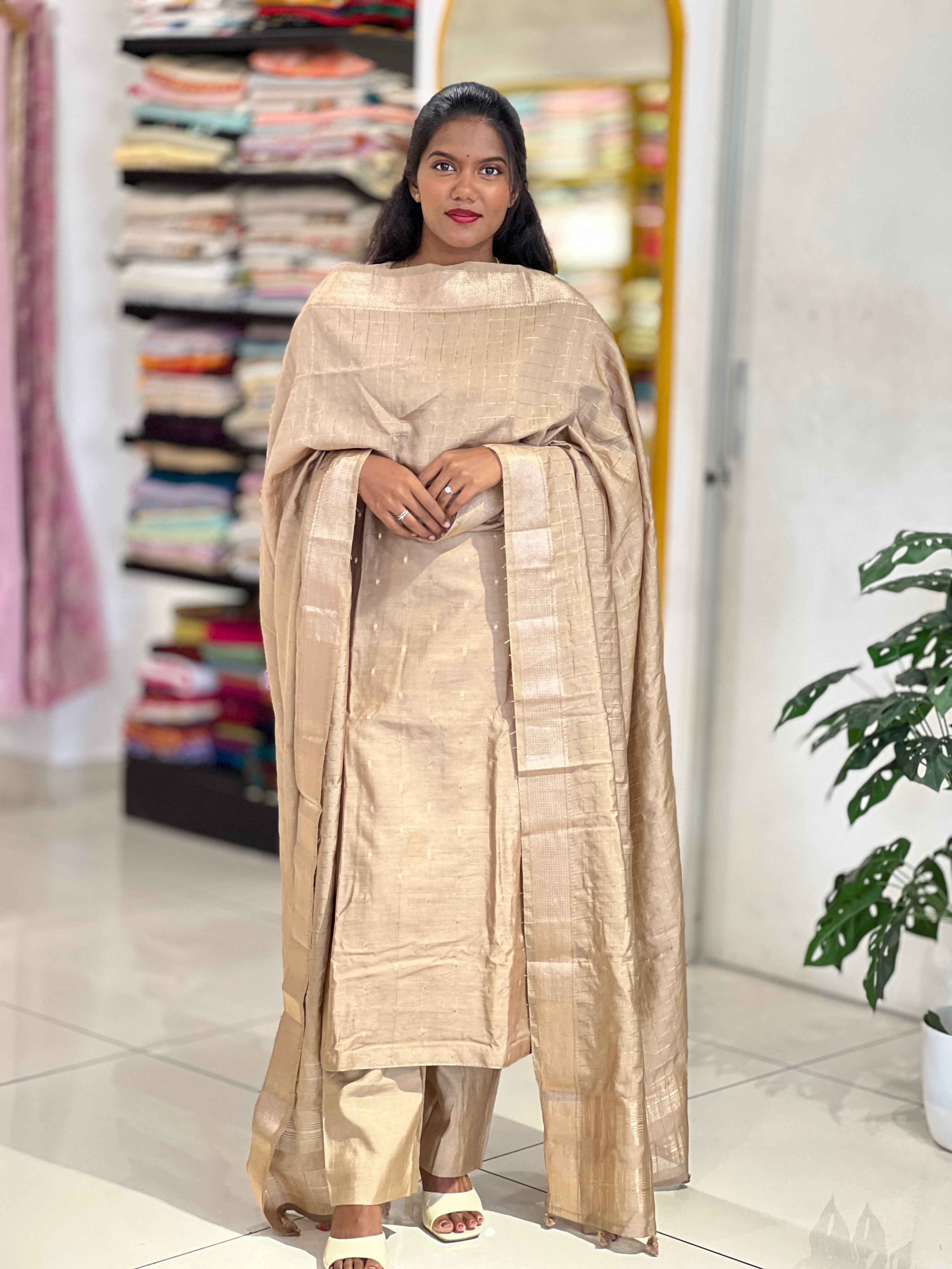 Banarasi Butta Detailed Chanderi Finish Kurta Set | YNG1155