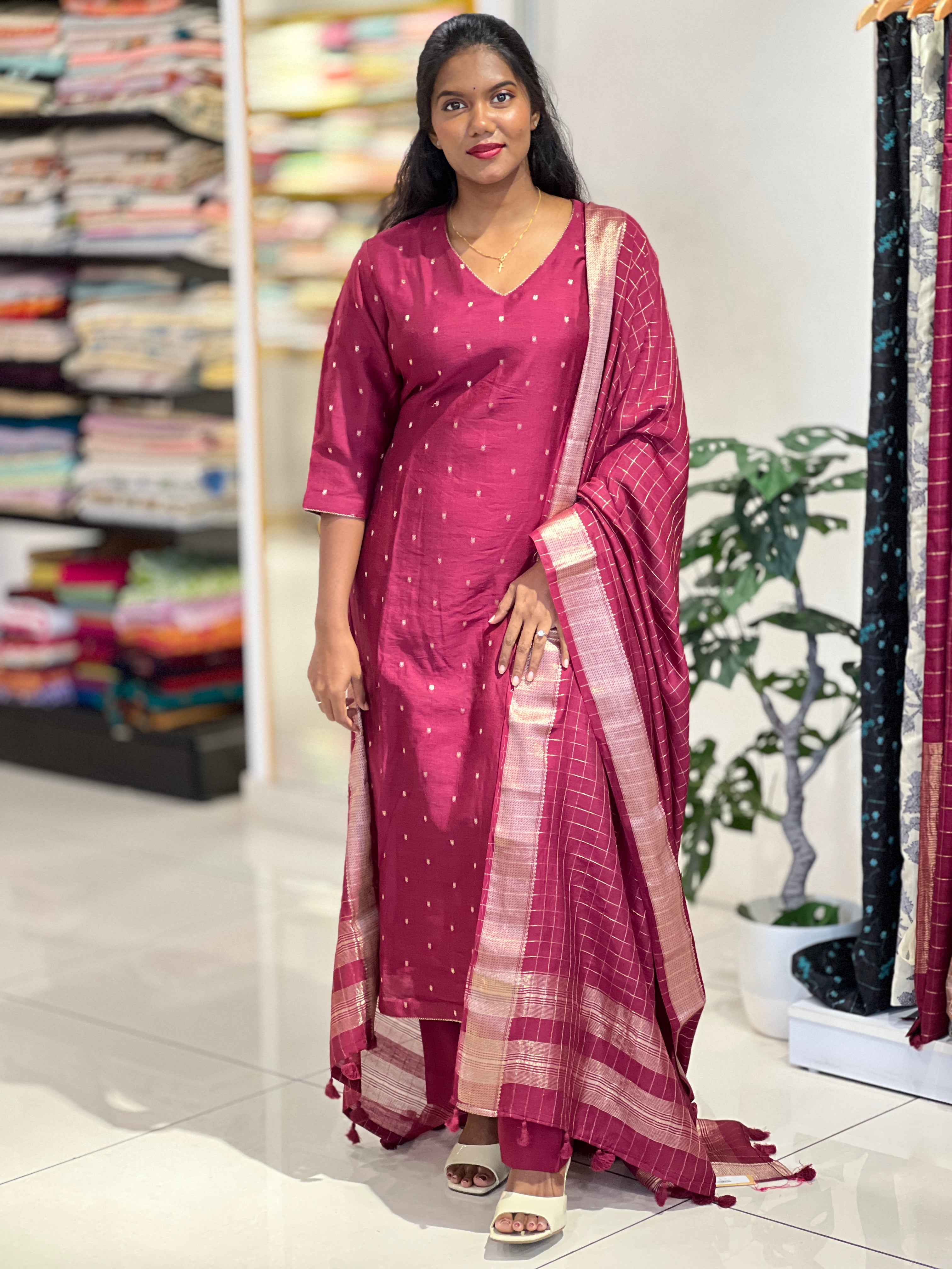 Banarasi Butta Detailed Chanderi Finish Kurta Set | YNG1161