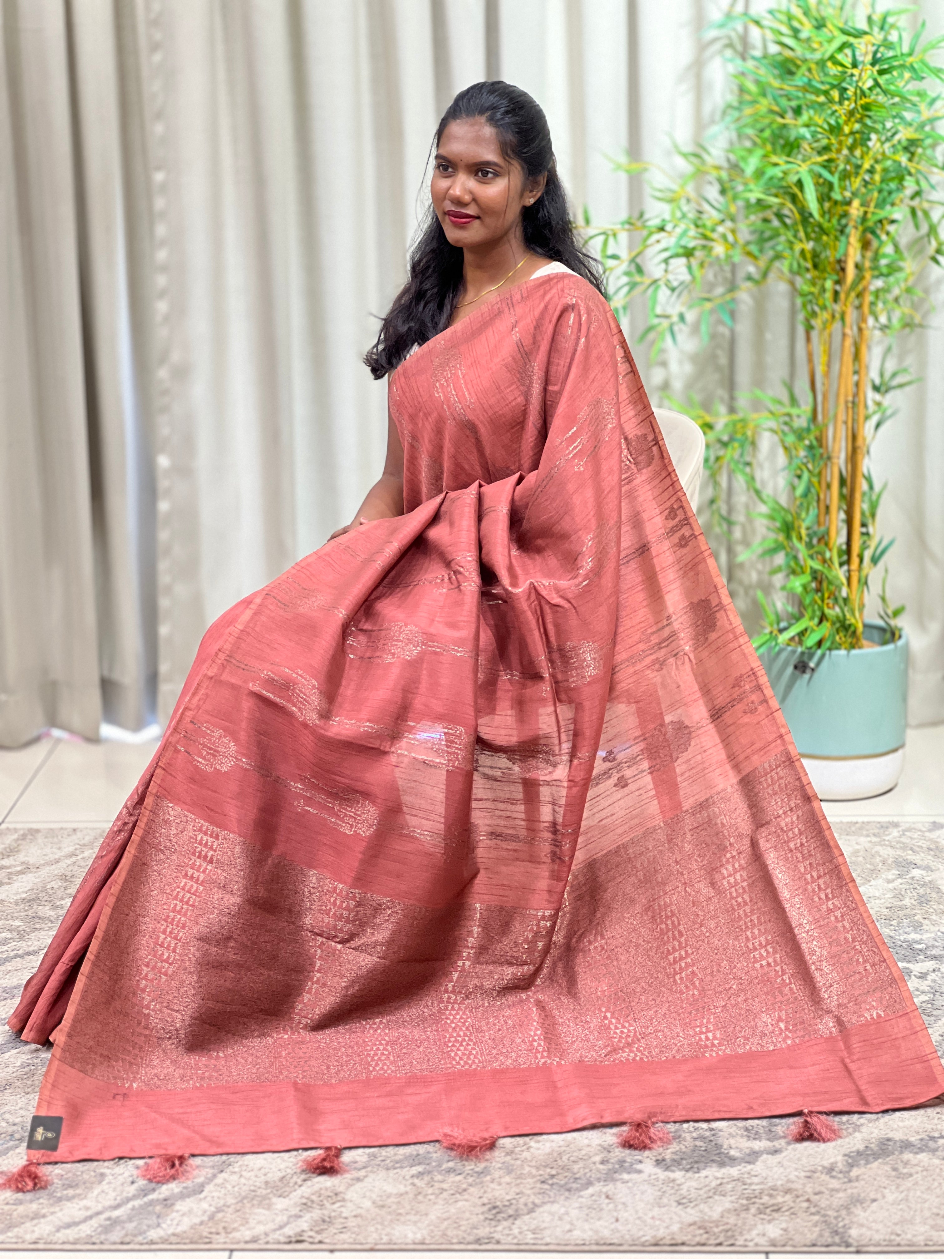 Floral pattern Semi Jute Saree | YNG1699