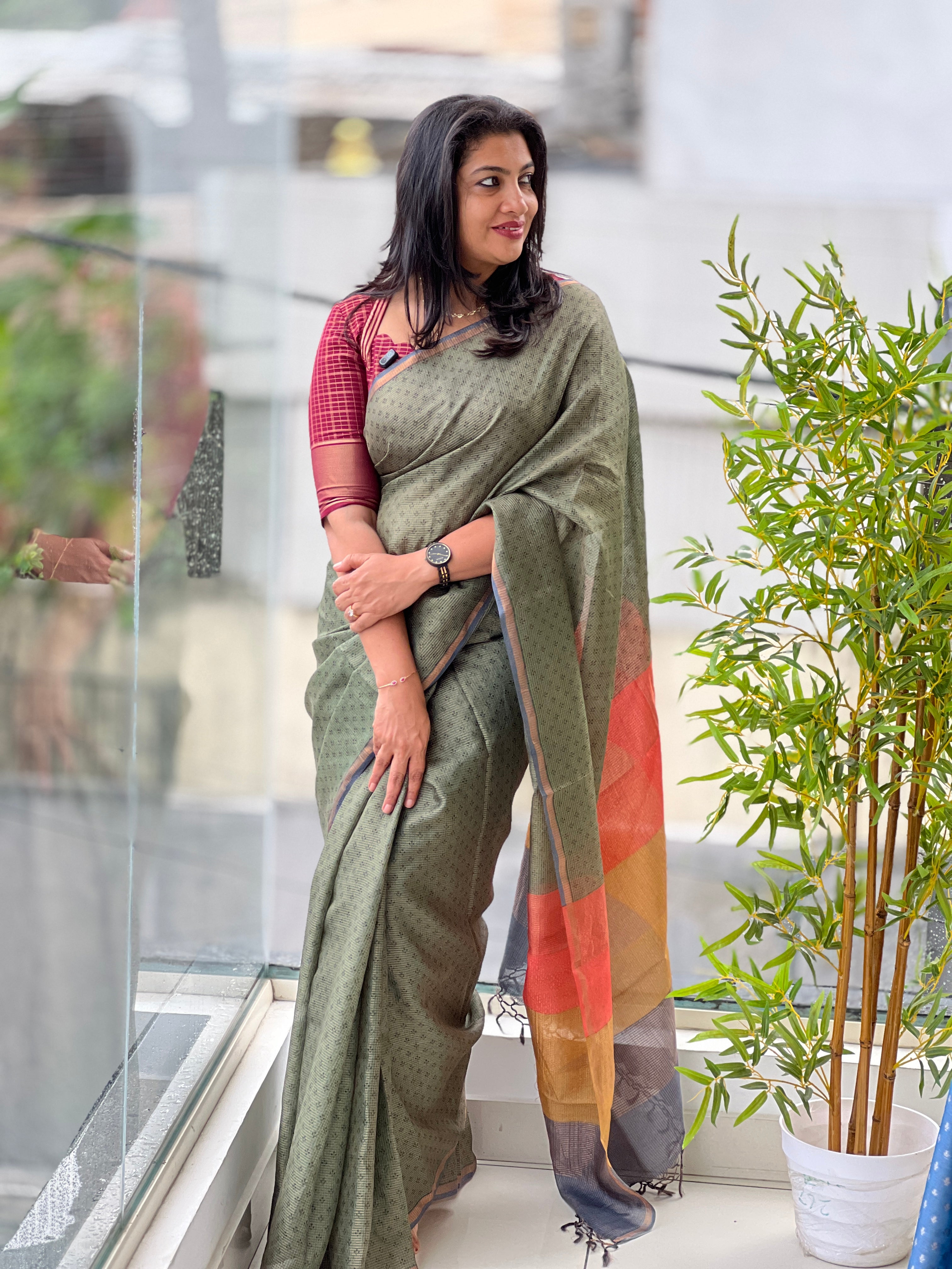 Zari Check Patterned Desi Tussar Saree | HS1415