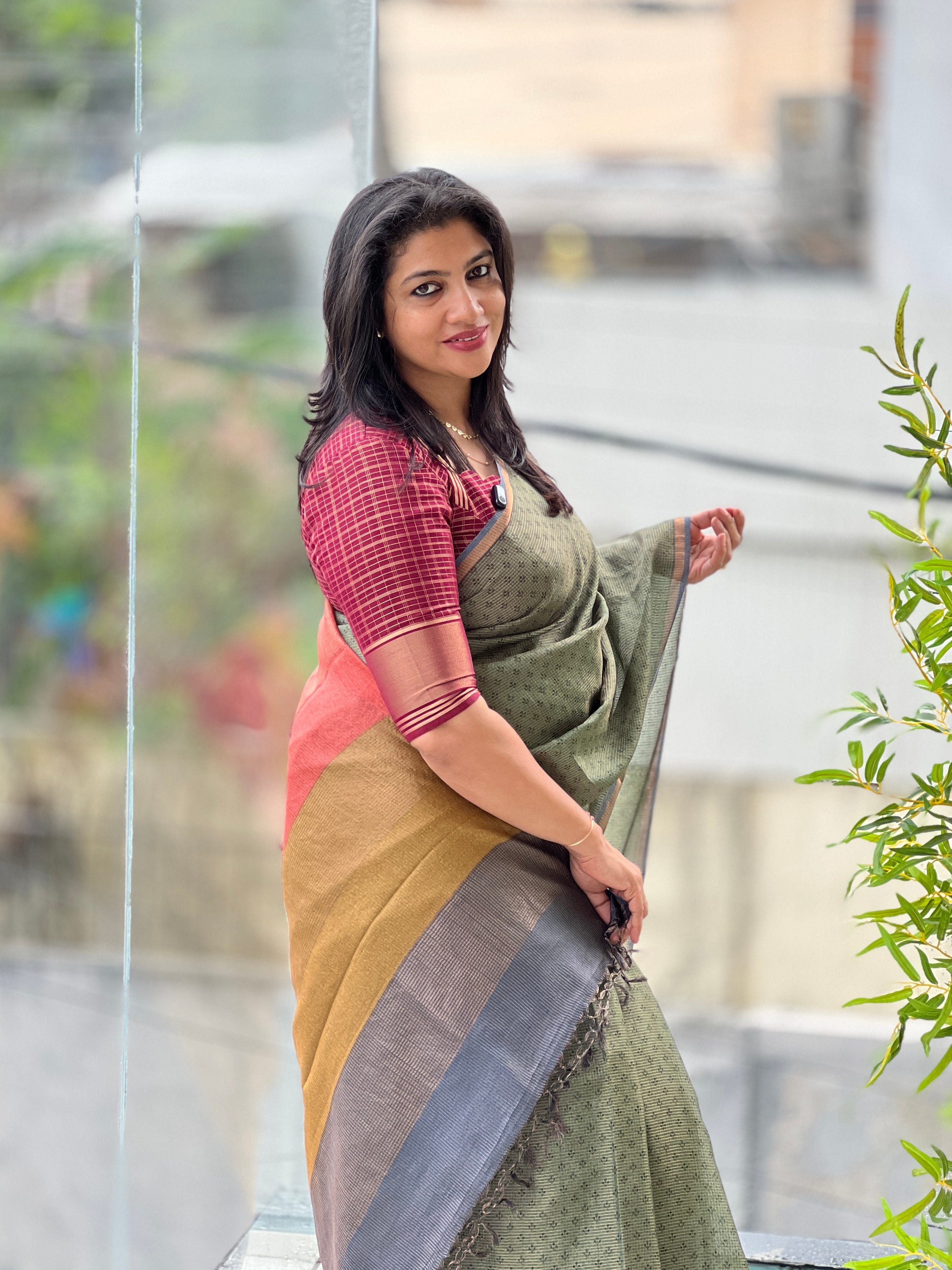 Zari Check Patterned Desi Tussar Saree | HS1415