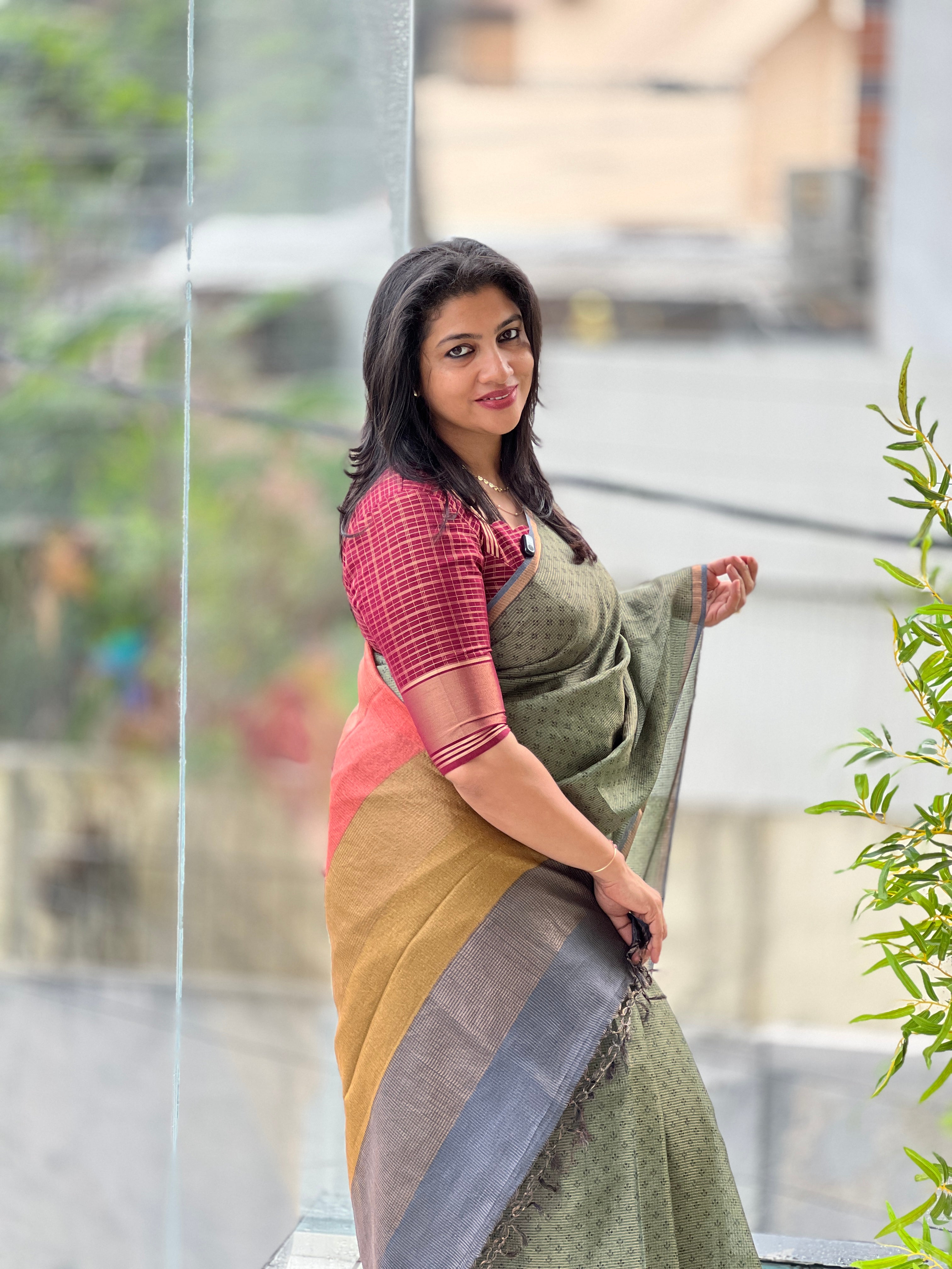 Zari Check Patterned Desi Tussar Saree | HS1415