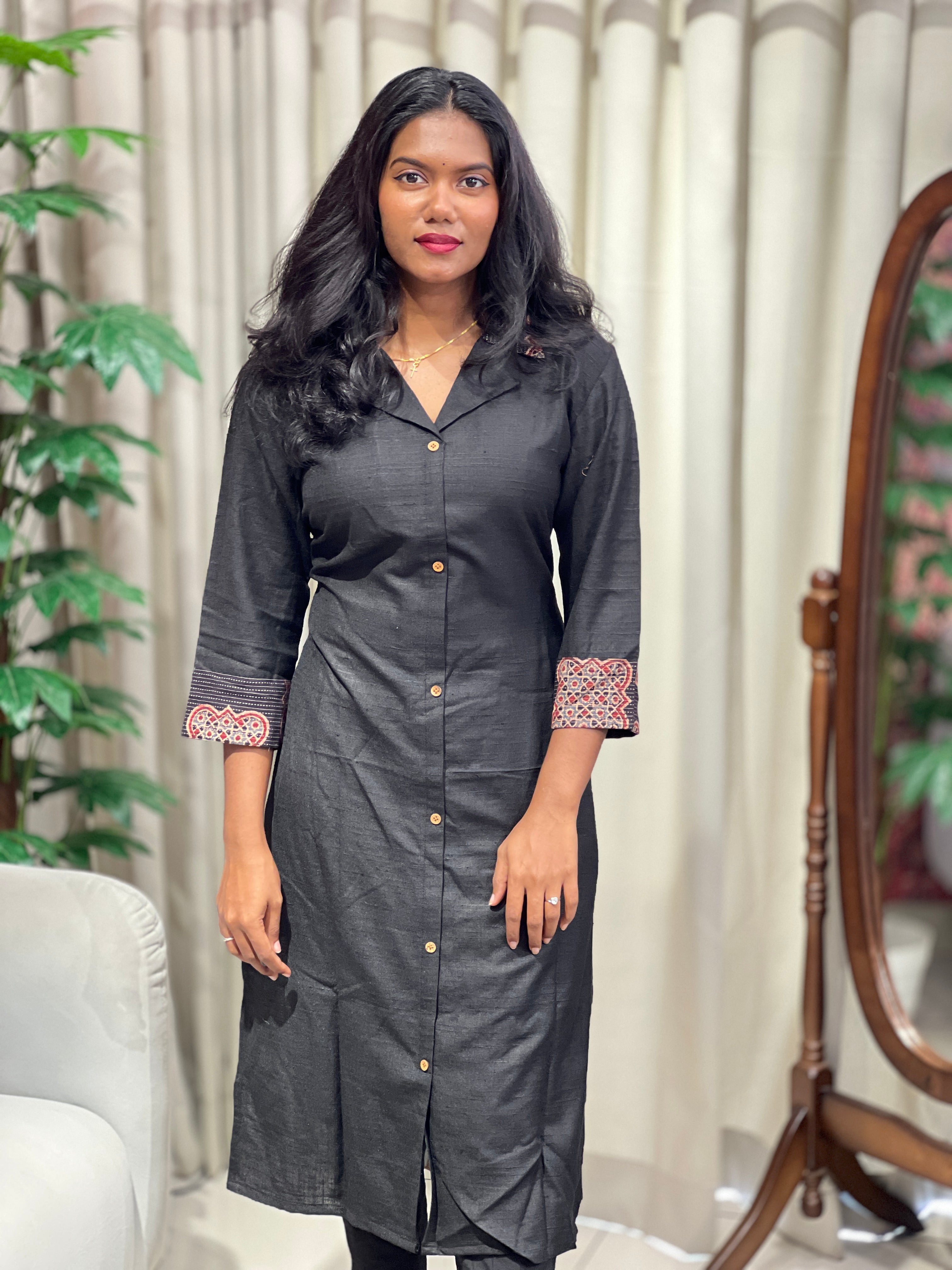 Patch Detailed Raw Cotton Kurta | DNT1147