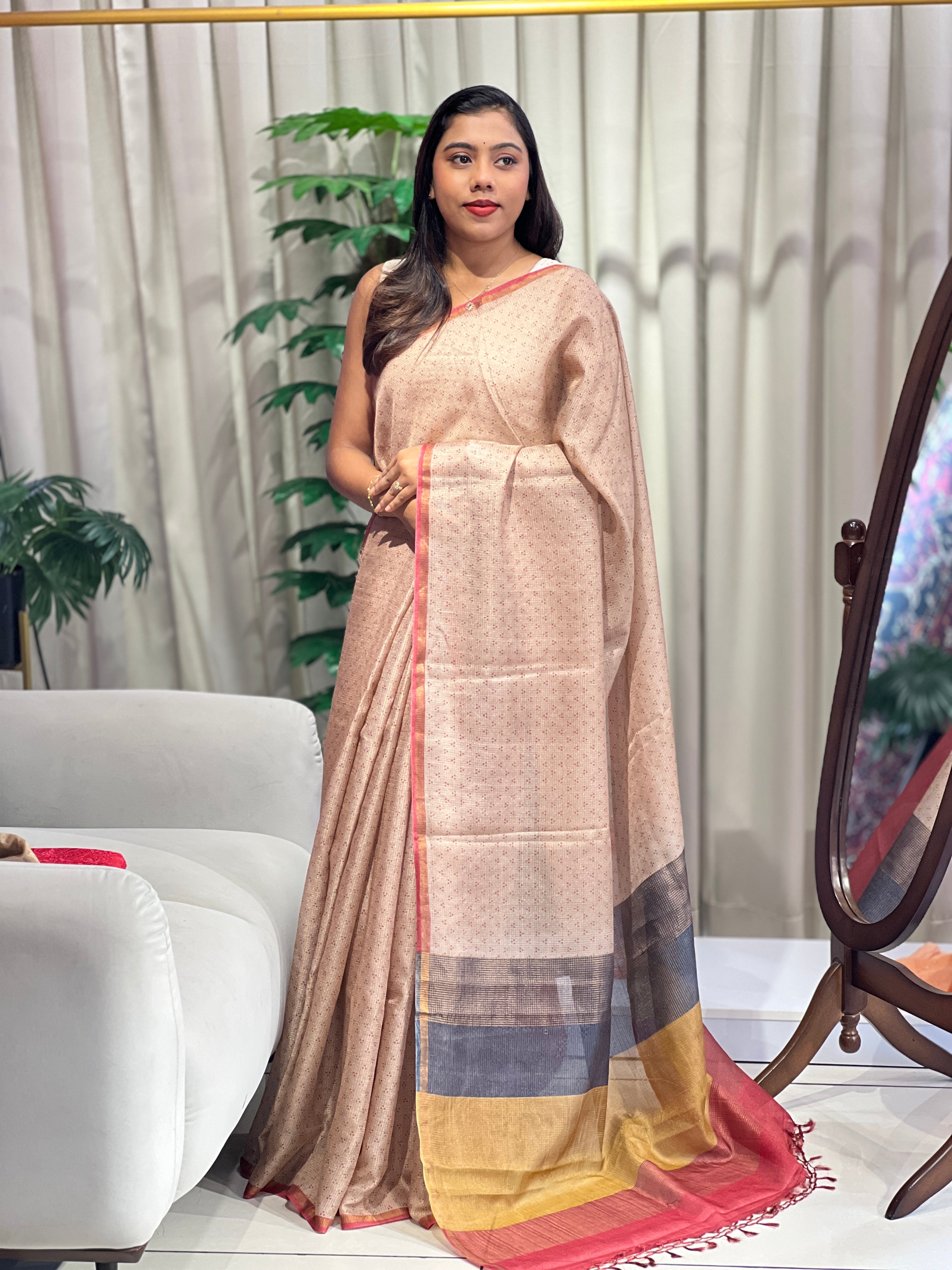 Zari Check Patterned Desi Tussar Saree | HS1416