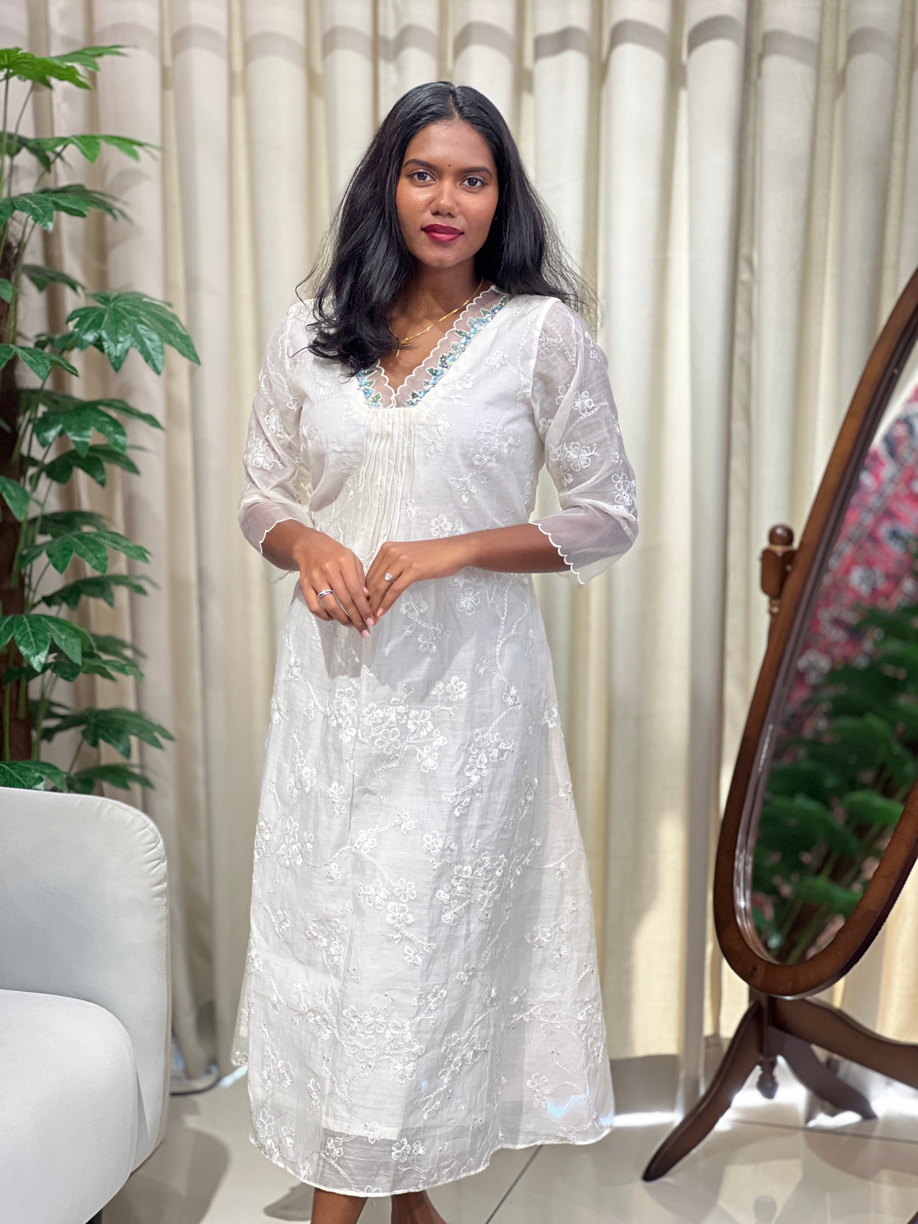 Floral Embroidery With Sequins Detailed Mul Chanderi Kurta | DN797