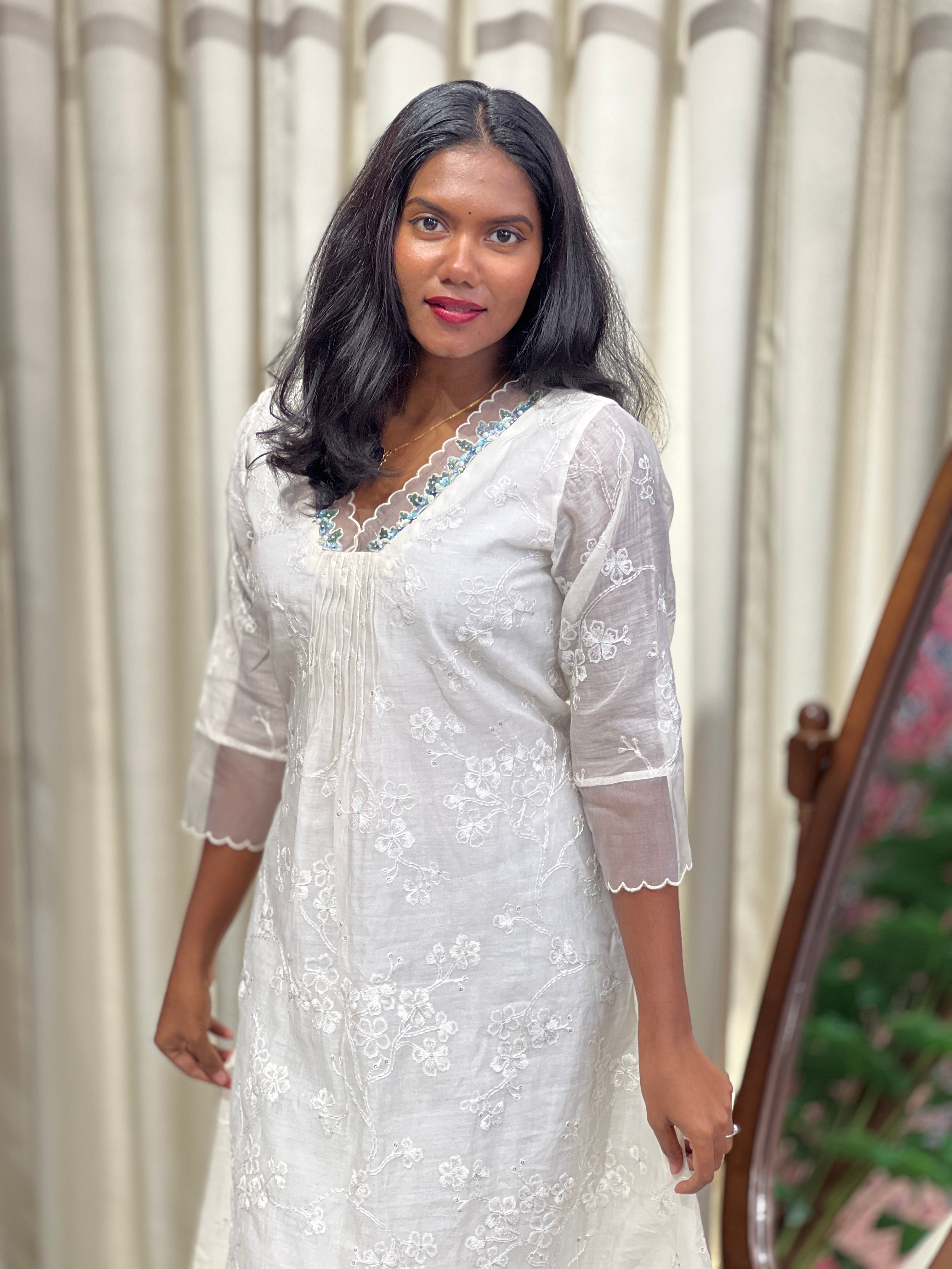 Floral Embroidery With Sequins Detailed Mul Chanderi Kurta | DN797