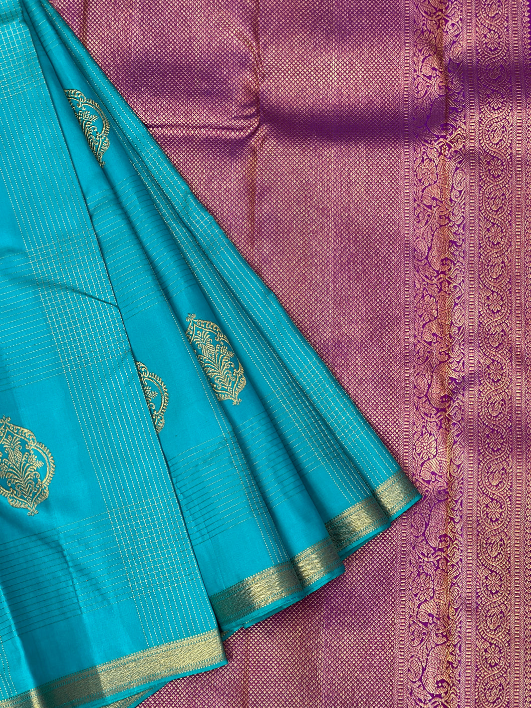 Soft silk Kanchipuram sarees with Line Pattern | AK146