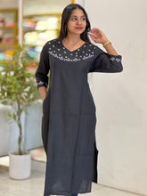 Floral Embroidered Cotton Kurta | VS124