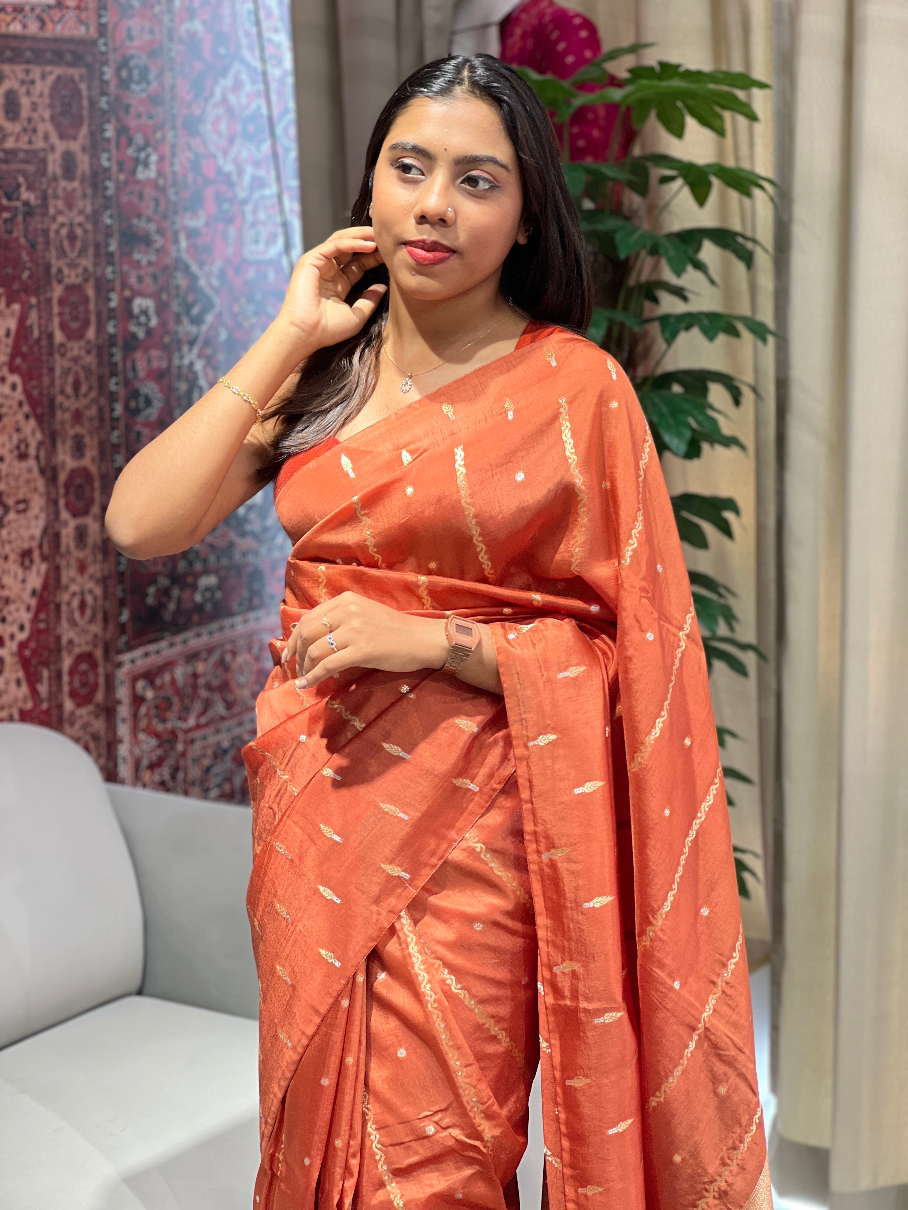 Leaf Patterned Zari Woven Banarasi Saree | NN435