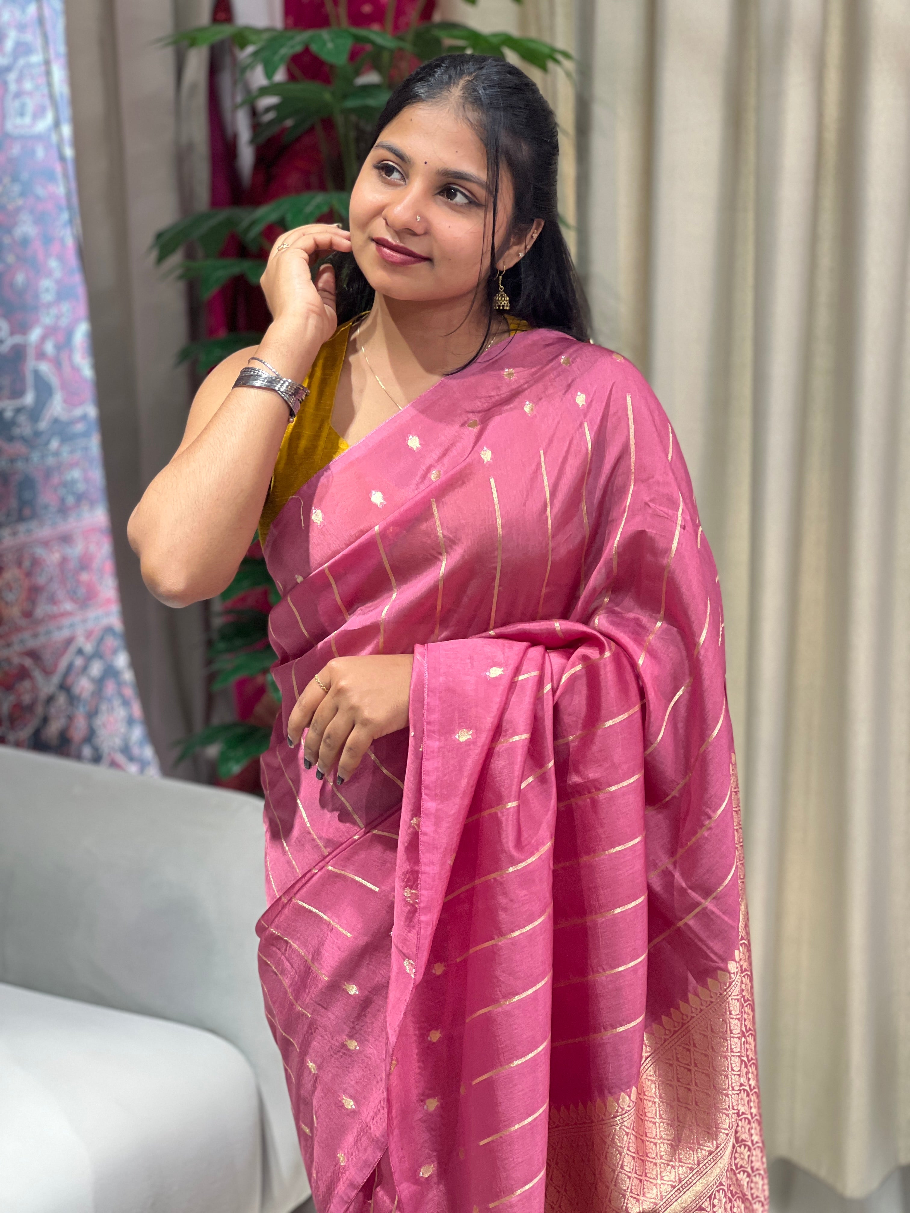 Stripes Patterned Zari Woven Banarasi Saree | NN436