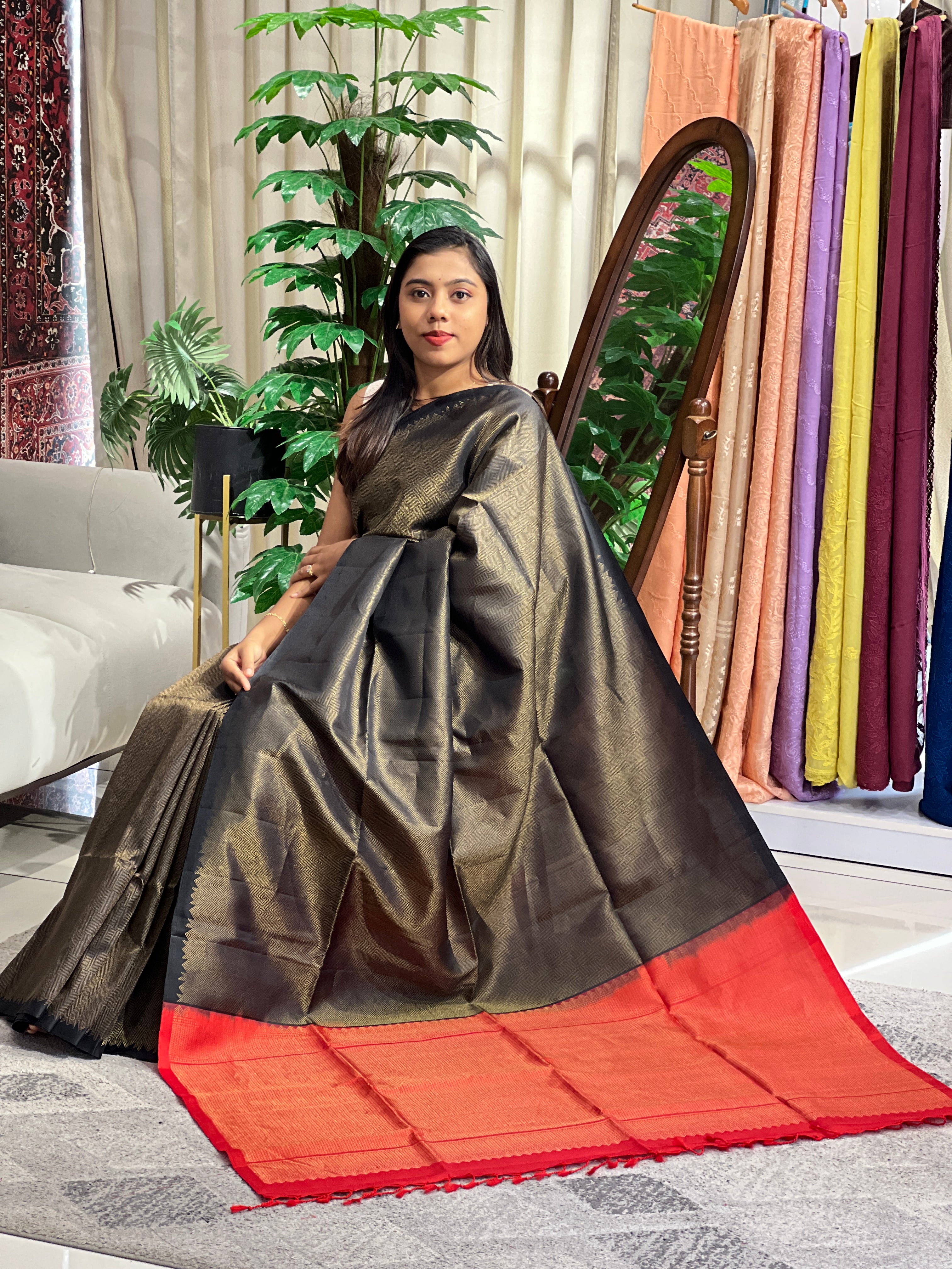 Geometric Weaved Handloom Kanchipuram Saree | SIM110