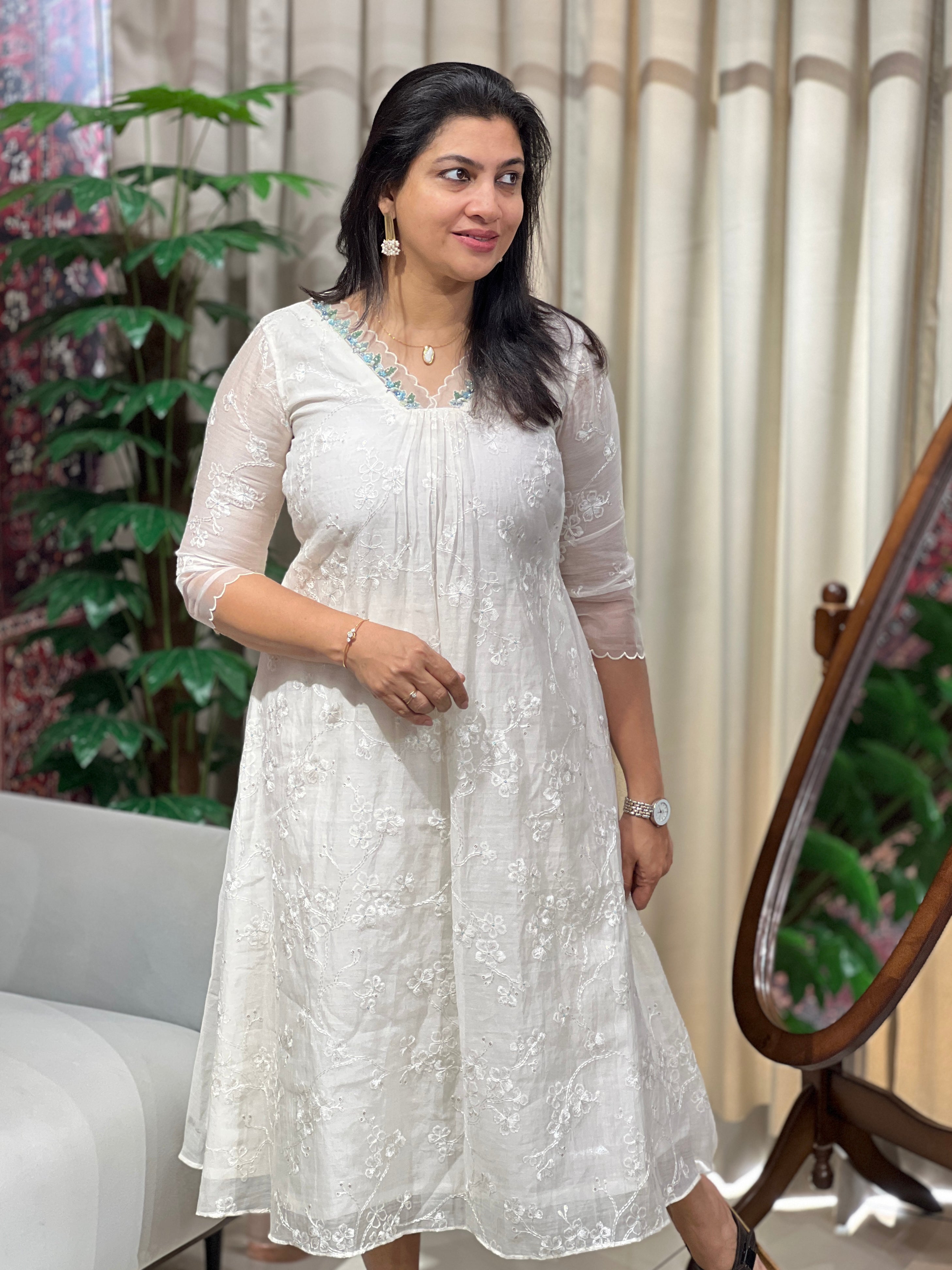 Floral Embroidery With Sequins Detailed Mul Chanderi Kurta | DN797