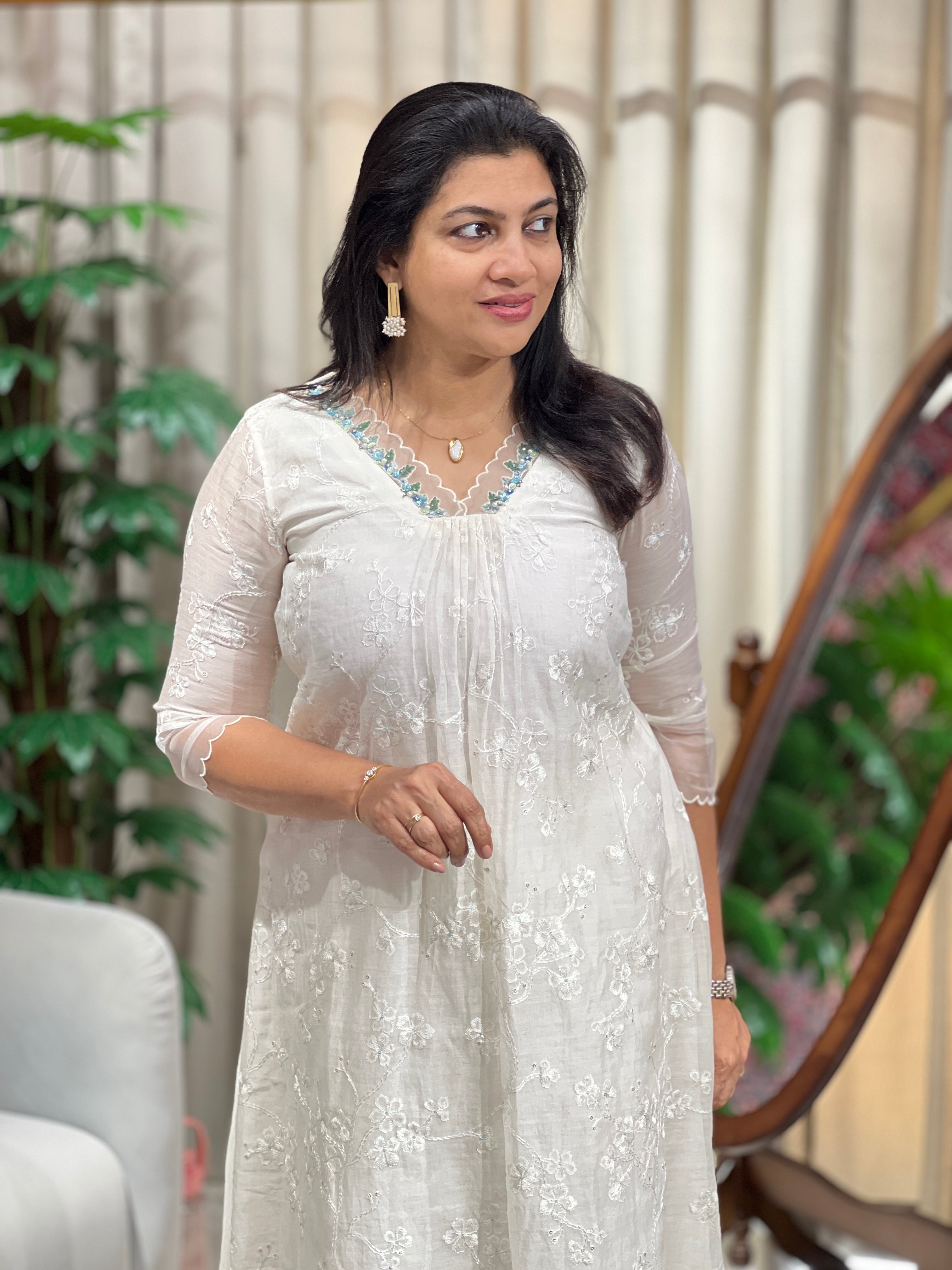 Floral Embroidery With Sequins Detailed Mul Chanderi Kurta | DN797