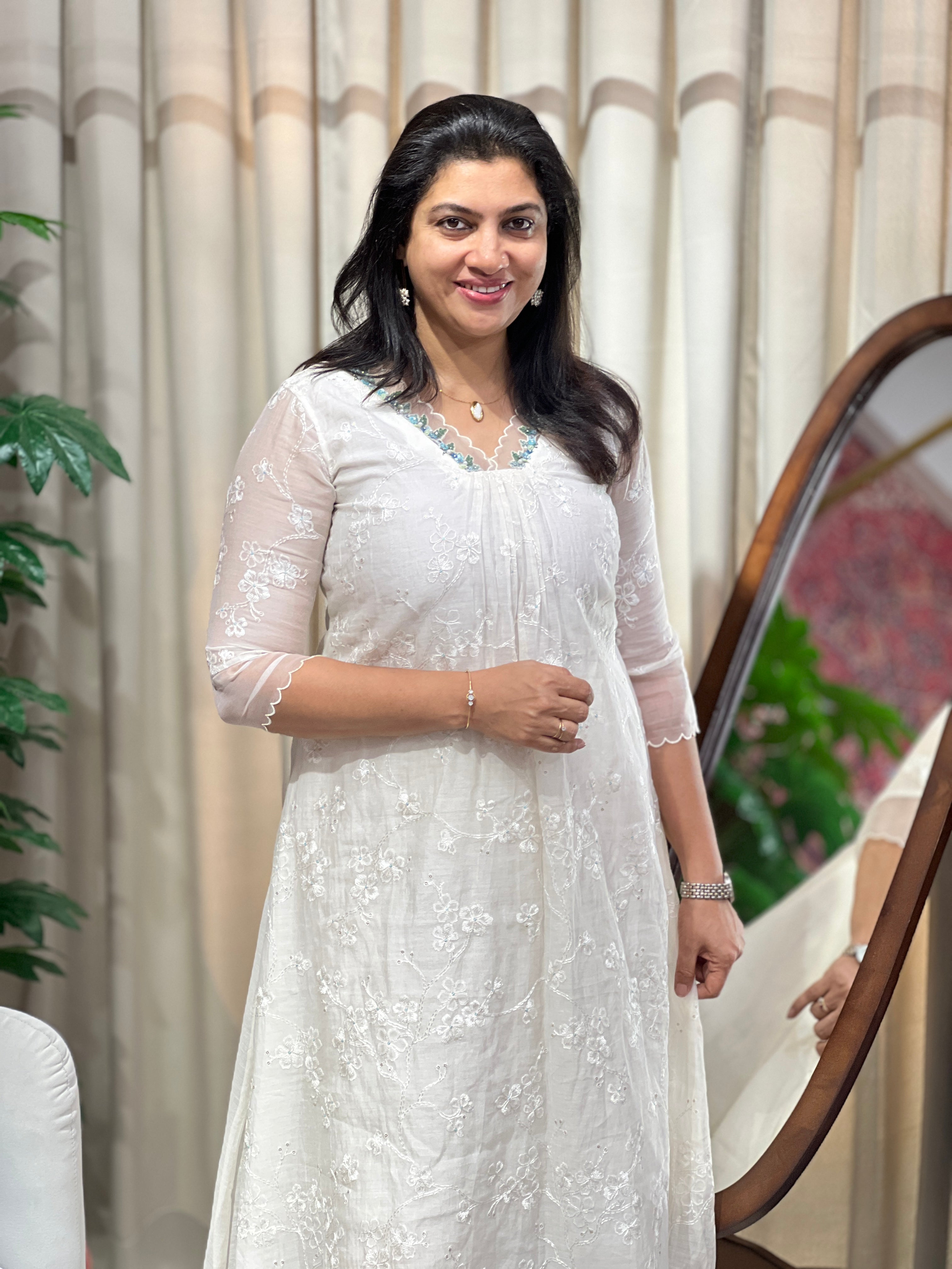 Floral Embroidery With Sequins Detailed Mul Chanderi Kurta | DN797