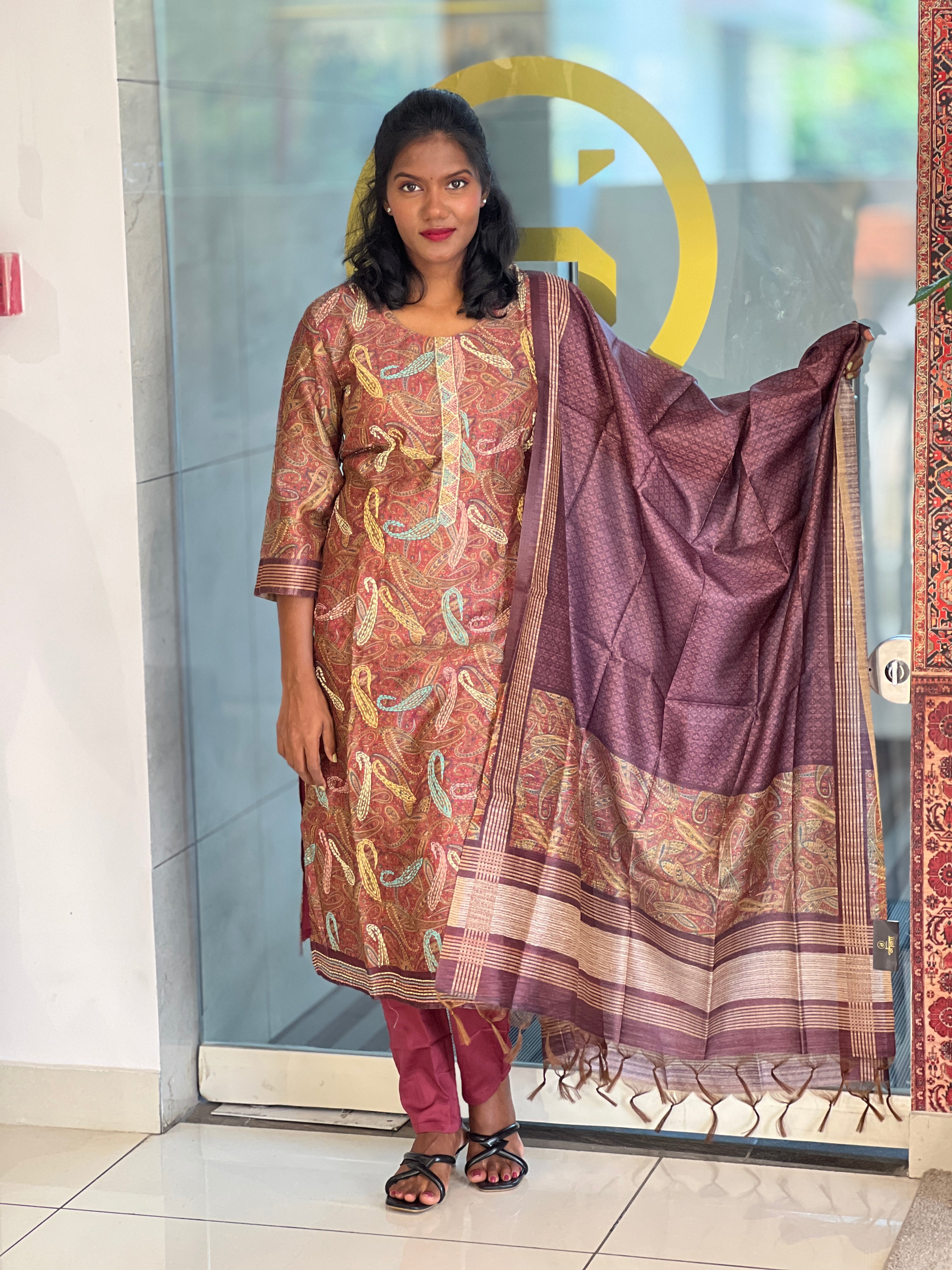 Paisley Pattern Chanderi Finish Kurta Set | VAN154
