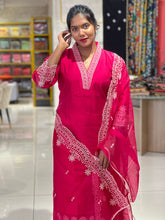Point Embroidery Muslin Finish Kurta Set | FW320