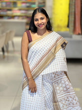 Printed Makki Patterned Cotton Blend Saree | VDA312