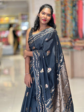 Floral Zari Woven Banarasi Silk Saree  | NN333
