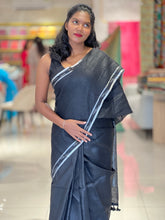 Zari & Lurex Yarn Weaved Stripe Patterned Linen Saree | DLS335