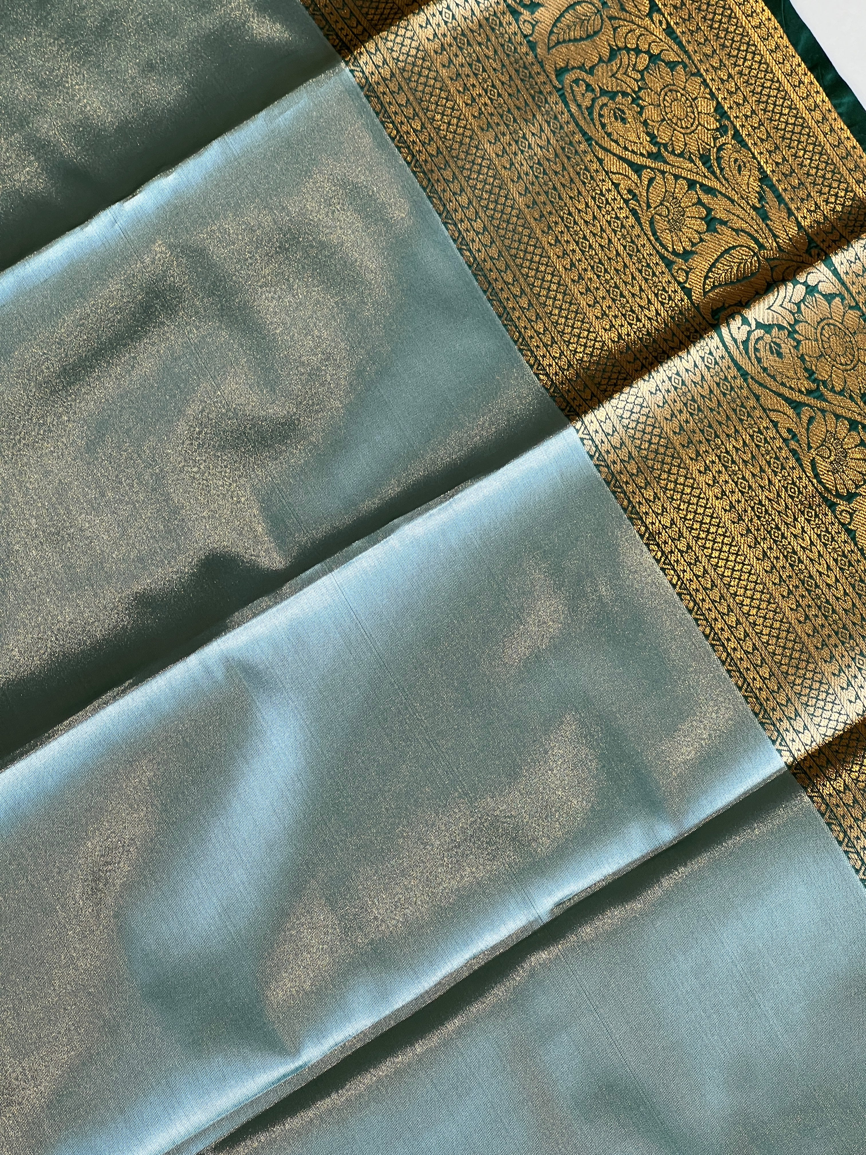 Diagonal Weaving Patterned Traditional Banarasi Silk Saree | PMC125