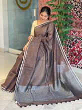 Zari & Lurex Yarn Weaved Stripe Patterned Linen Saree | DLS337